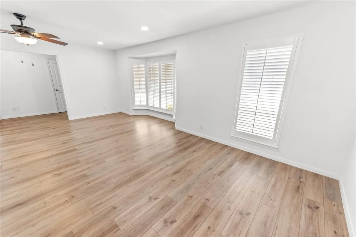 Condominium For Sale in Mc Lennan County , 5224 Lake Shore, Waco, Texas 76710, 2 Bedroom, 2 Bathroom, Garage spaces, 1,873 Sqft, built in 1969, mls#21178590, Real Estate Agent in Waco, Homes For Sale in Mc Lennan county, Homes For Sale in Waco, Realtor in Waco Texas, Real Estate Brokerage Independent Realty Texas, Luminita Cordes Realtor