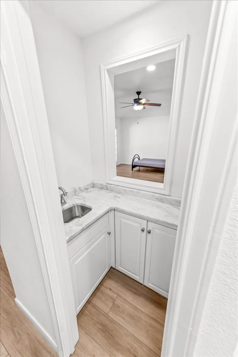 Condominium For Sale in Mc Lennan County , 5224 Lake Shore, Waco, Texas 76710, 2 Bedroom, 2 Bathroom, Garage spaces, 1,873 Sqft, built in 1969, mls#21178590, Real Estate Agent in Waco, Homes For Sale in Mc Lennan county, Homes For Sale in Waco, Realtor in Waco Texas, Real Estate Brokerage Independent Realty Texas, Luminita Cordes Realtor