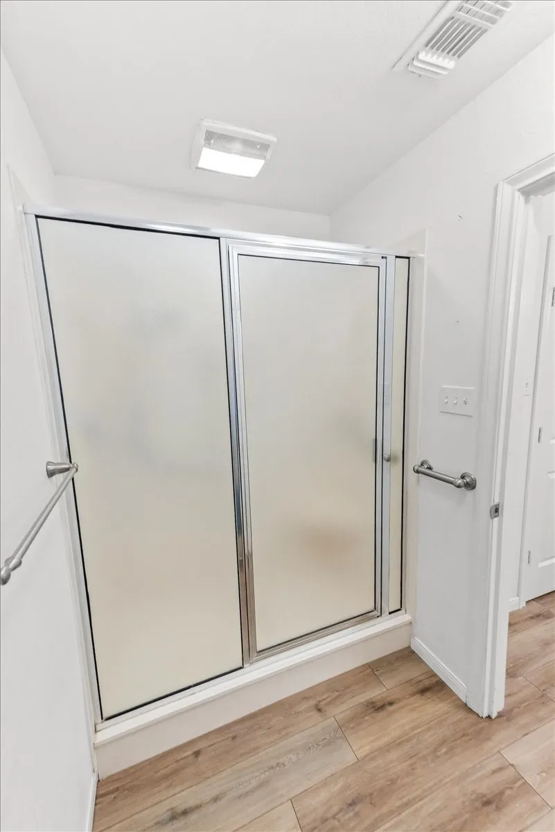 Condominium For Sale in Mc Lennan County , 5224 Lake Shore, Waco, Texas 76710, 2 Bedroom, 2 Bathroom, Garage spaces, 1,873 Sqft, built in 1969, mls#21178590, Real Estate Agent in Waco, Homes For Sale in Mc Lennan county, Homes For Sale in Waco, Realtor in Waco Texas, Real Estate Brokerage Independent Realty Texas, Luminita Cordes Realtor