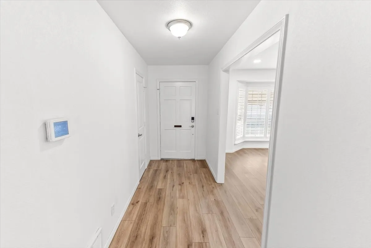 Condominium For Sale in Mc Lennan County , 5224 Lake Shore, Waco, Texas 76710, 2 Bedroom, 2 Bathroom, Garage spaces, 1,873 Sqft, built in 1969, mls#21178590, Real Estate Agent in Waco, Homes For Sale in Mc Lennan county, Homes For Sale in Waco, Realtor in Waco Texas, Real Estate Brokerage Independent Realty Texas, Luminita Cordes Realtor