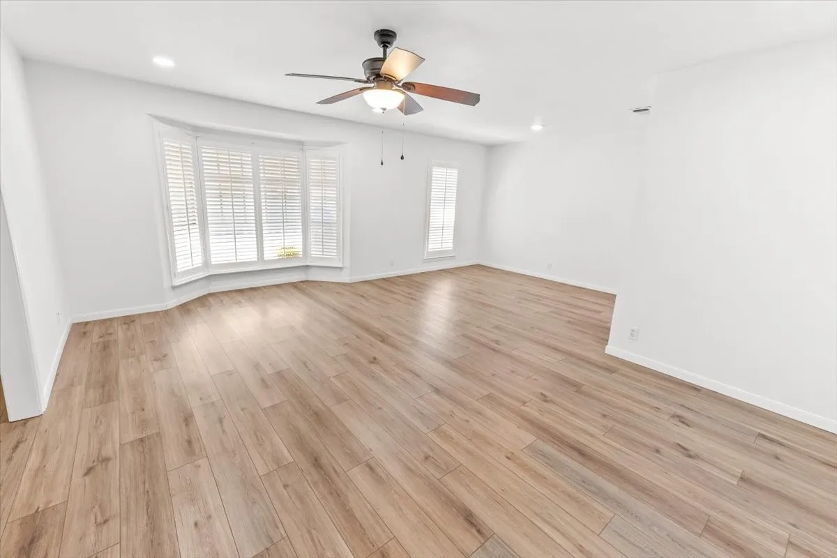 Condominium For Sale in Mc Lennan County , 5224 Lake Shore, Waco, Texas 76710, 2 Bedroom, 2 Bathroom, Garage spaces, 1,873 Sqft, built in 1969, mls#21178590, Real Estate Agent in Waco, Homes For Sale in Mc Lennan county, Homes For Sale in Waco, Realtor in Waco Texas, Real Estate Brokerage Independent Realty Texas, Luminita Cordes Realtor