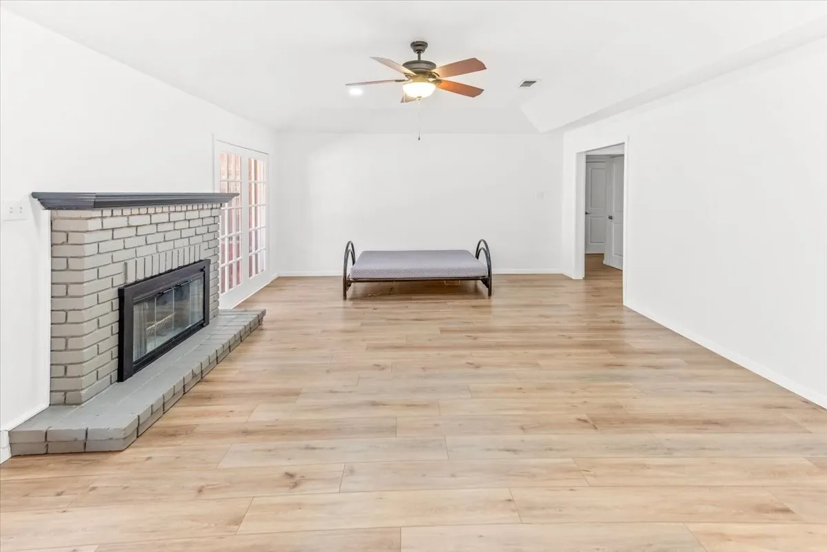 Condominium For Sale in Mc Lennan County , 5224 Lake Shore, Waco, Texas 76710, 2 Bedroom, 2 Bathroom, Garage spaces, 1,873 Sqft, built in 1969, mls#21178590, Real Estate Agent in Waco, Homes For Sale in Mc Lennan county, Homes For Sale in Waco, Realtor in Waco Texas, Real Estate Brokerage Independent Realty Texas, Luminita Cordes Realtor
