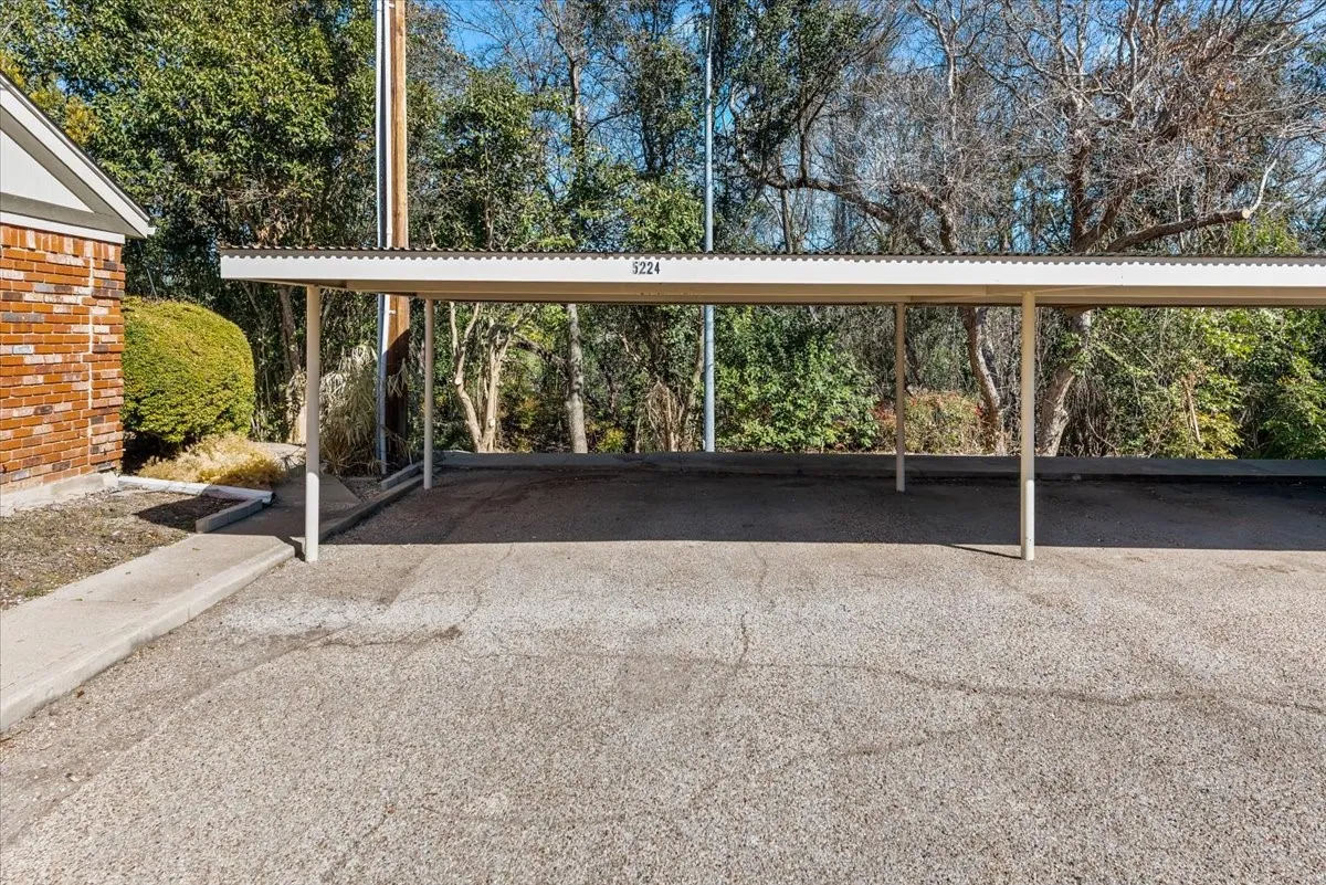 Condominium For Sale in Mc Lennan County , 5224 Lake Shore, Waco, Texas 76710, 2 Bedroom, 2 Bathroom, Garage spaces, 1,873 Sqft, built in 1969, mls#21178590, Real Estate Agent in Waco, Homes For Sale in Mc Lennan county, Homes For Sale in Waco, Realtor in Waco Texas, Real Estate Brokerage Independent Realty Texas, Luminita Cordes Realtor