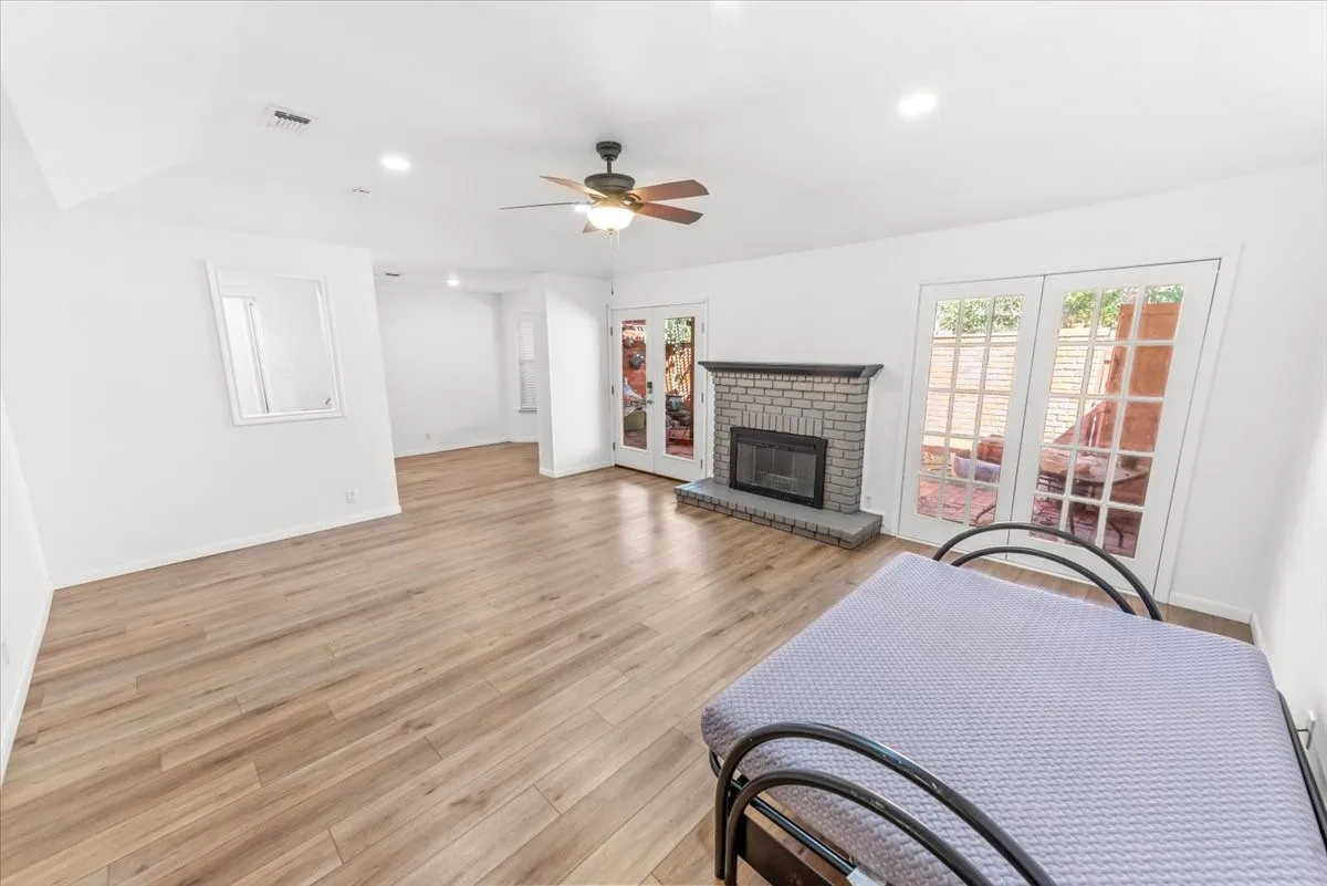 Condominium For Sale in Mc Lennan County , 5224 Lake Shore, Waco, Texas 76710, 2 Bedroom, 2 Bathroom, Garage spaces, 1,873 Sqft, built in 1969, mls#21178590, Real Estate Agent in Waco, Homes For Sale in Mc Lennan county, Homes For Sale in Waco, Realtor in Waco Texas, Real Estate Brokerage Independent Realty Texas, Luminita Cordes Realtor