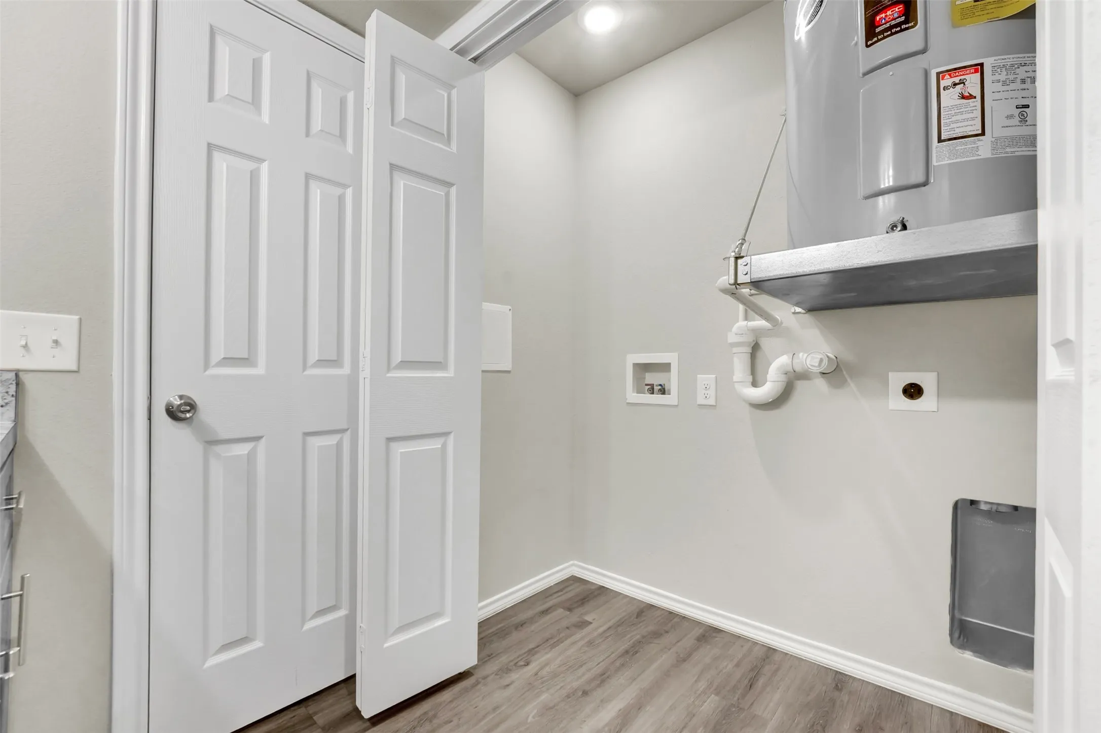 Condominium For Sale in Dallas County , 6108 Abrams Road 201, Dallas, Texas 75231, 2 Bedrooms, 1 Bathroom, Garage spaces, 801 Sqft, built in 2021, Preowned, Price $145,000, mls#21179930, Real Estate Agent in Dallas, Homes For Sale in Dallas county, Homes For Sale in Dallas, Realtor in Dallas Texas, Real Estate Brokerage Independent Realty Texas, Luminita Cordes Realtor