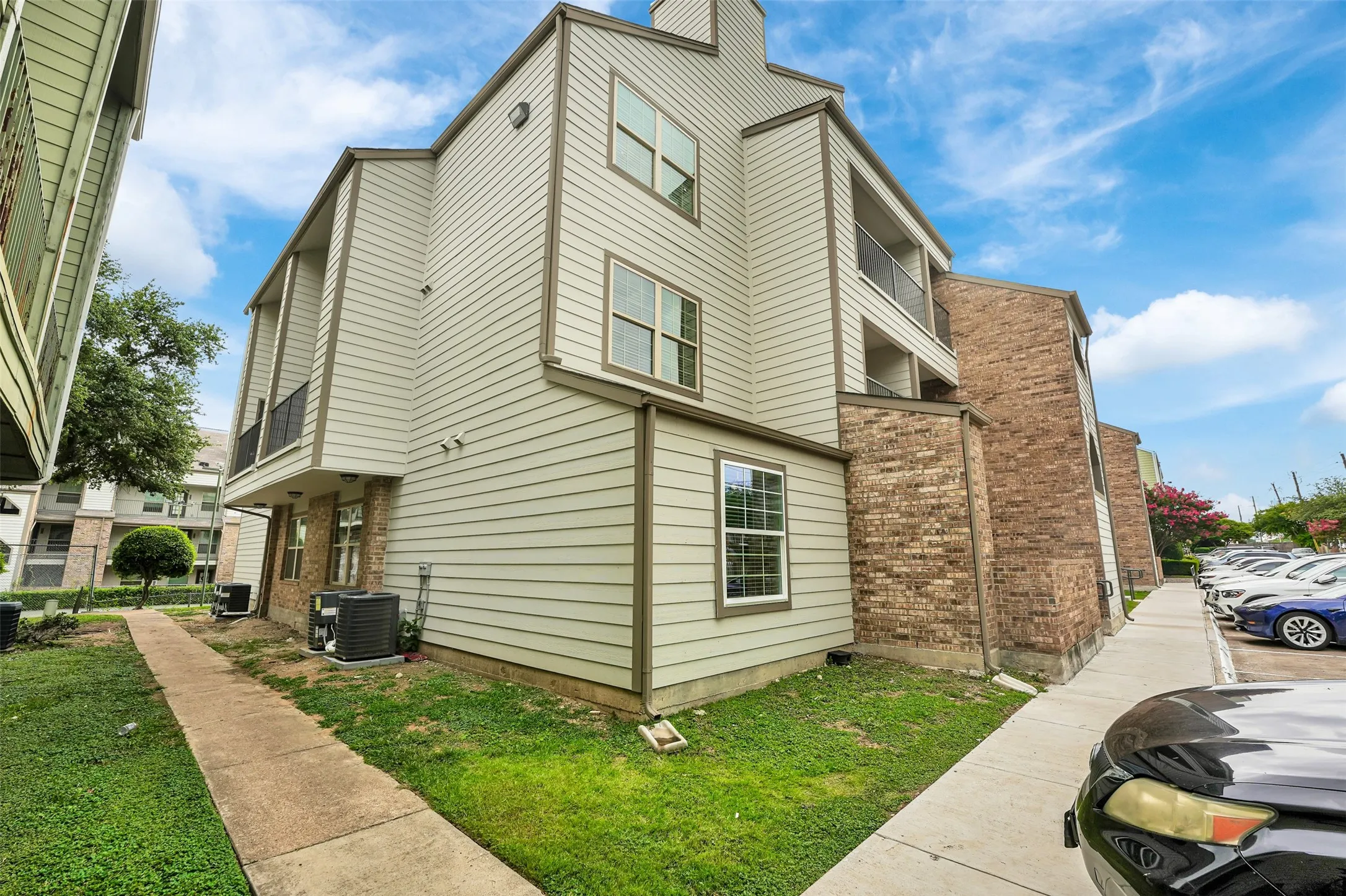 Condominium For Sale in Dallas County , 6108 Abrams Road 201, Dallas, Texas 75231, 2 Bedrooms, 1 Bathroom, Garage spaces, 801 Sqft, built in 2021, Preowned, Price $145,000, mls#21179930, Real Estate Agent in Dallas, Homes For Sale in Dallas county, Homes For Sale in Dallas, Realtor in Dallas Texas, Real Estate Brokerage Independent Realty Texas, Luminita Cordes Realtor