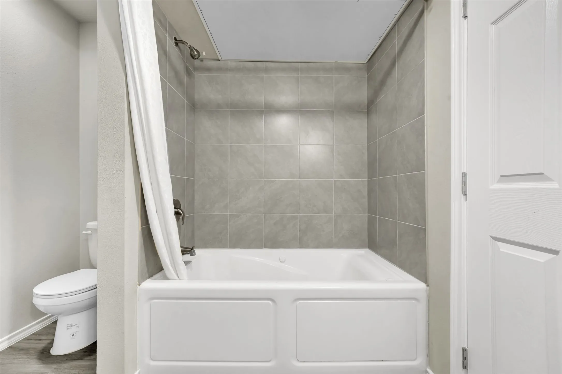 Condominium For Sale in Dallas County , 6108 Abrams Road 201, Dallas, Texas 75231, 2 Bedrooms, 1 Bathroom, Garage spaces, 801 Sqft, built in 2021, Preowned, Price $145,000, mls#21179930, Real Estate Agent in Dallas, Homes For Sale in Dallas county, Homes For Sale in Dallas, Realtor in Dallas Texas, Real Estate Brokerage Independent Realty Texas, Luminita Cordes Realtor