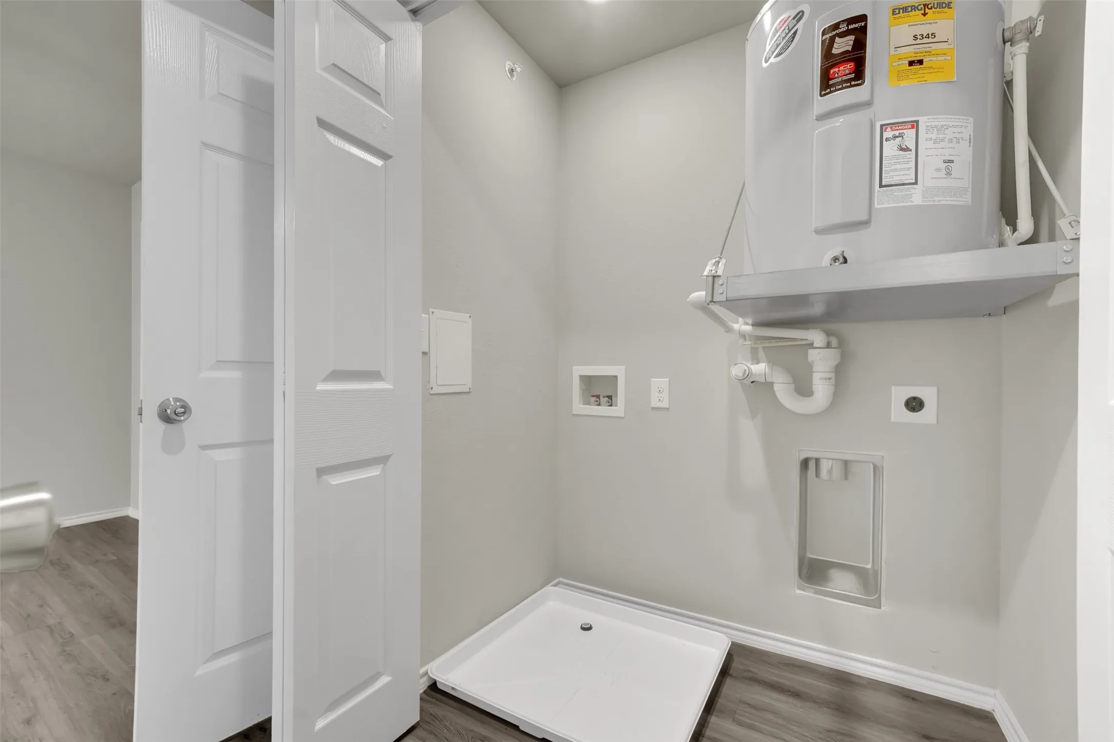 Condominium For Sale in Dallas County , 6108 Abrams Road 211, Dallas, Texas 75231, 2 Bedrooms, 1 Bathroom, Garage spaces, 702 Sqft, built in 2021, Preowned, Price $145,000, mls#21179997, Real Estate Agent in Dallas, Homes For Sale in Dallas county, Homes For Sale in Dallas, Realtor in Dallas Texas, Real Estate Brokerage Independent Realty Texas, Luminita Cordes Realtor