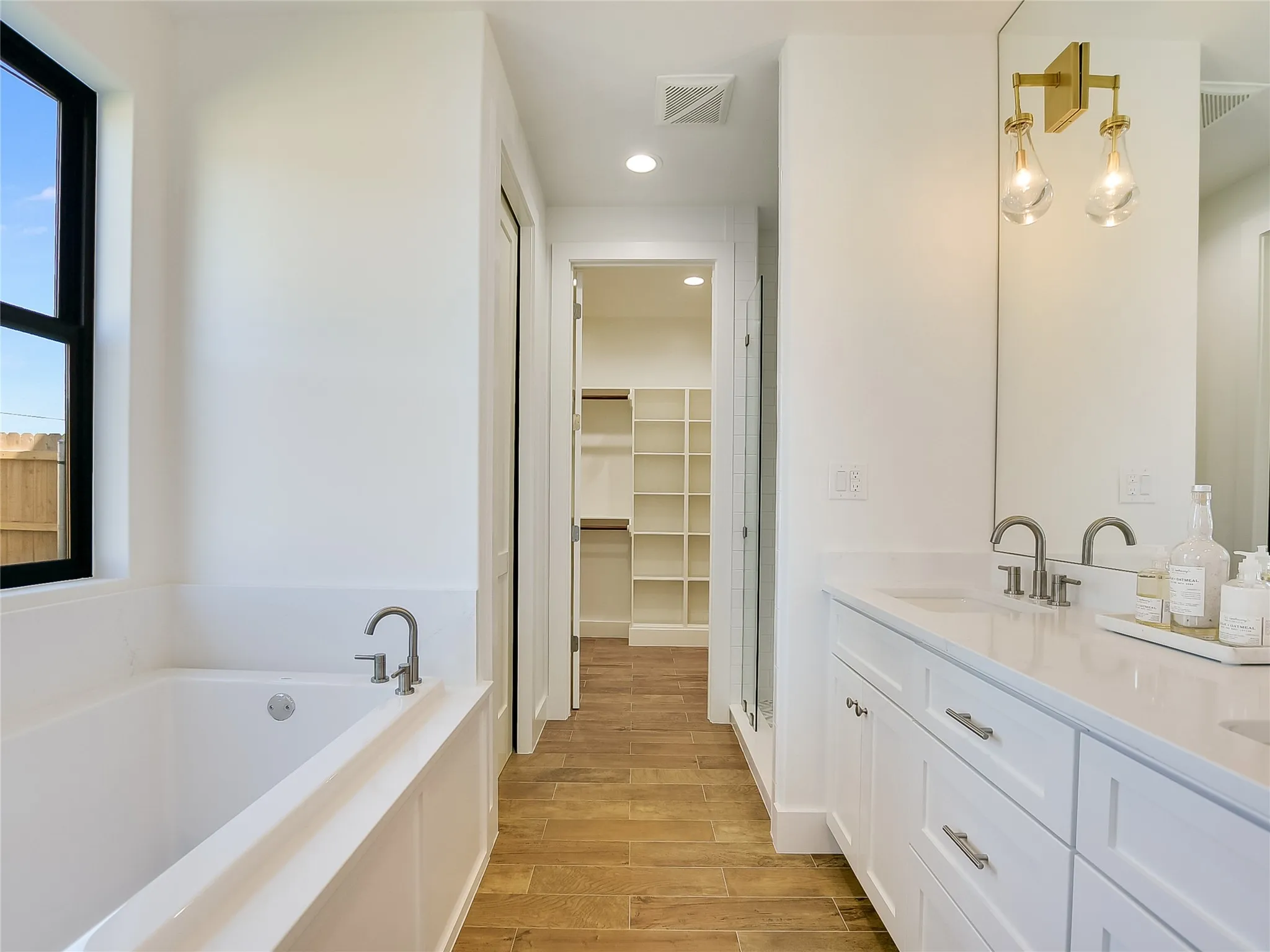 Single Family Residence For Sale in Llano County , 2403 Cherry Lane, Kingsland, Texas 78639, 4 Bedrooms, 4 Bathrooms, 2 Garage spaces, 2,932 Sqft, built in 2022, New Construction - Complete, Price $995,000, mls#21163525, Real Estate Agent in Kingsland, Homes For Sale in Llano county, Homes For Sale in Kingsland, Realtor in Kingsland Texas, Real Estate Brokerage Independent Realty Texas, Luminita Cordes Realtor