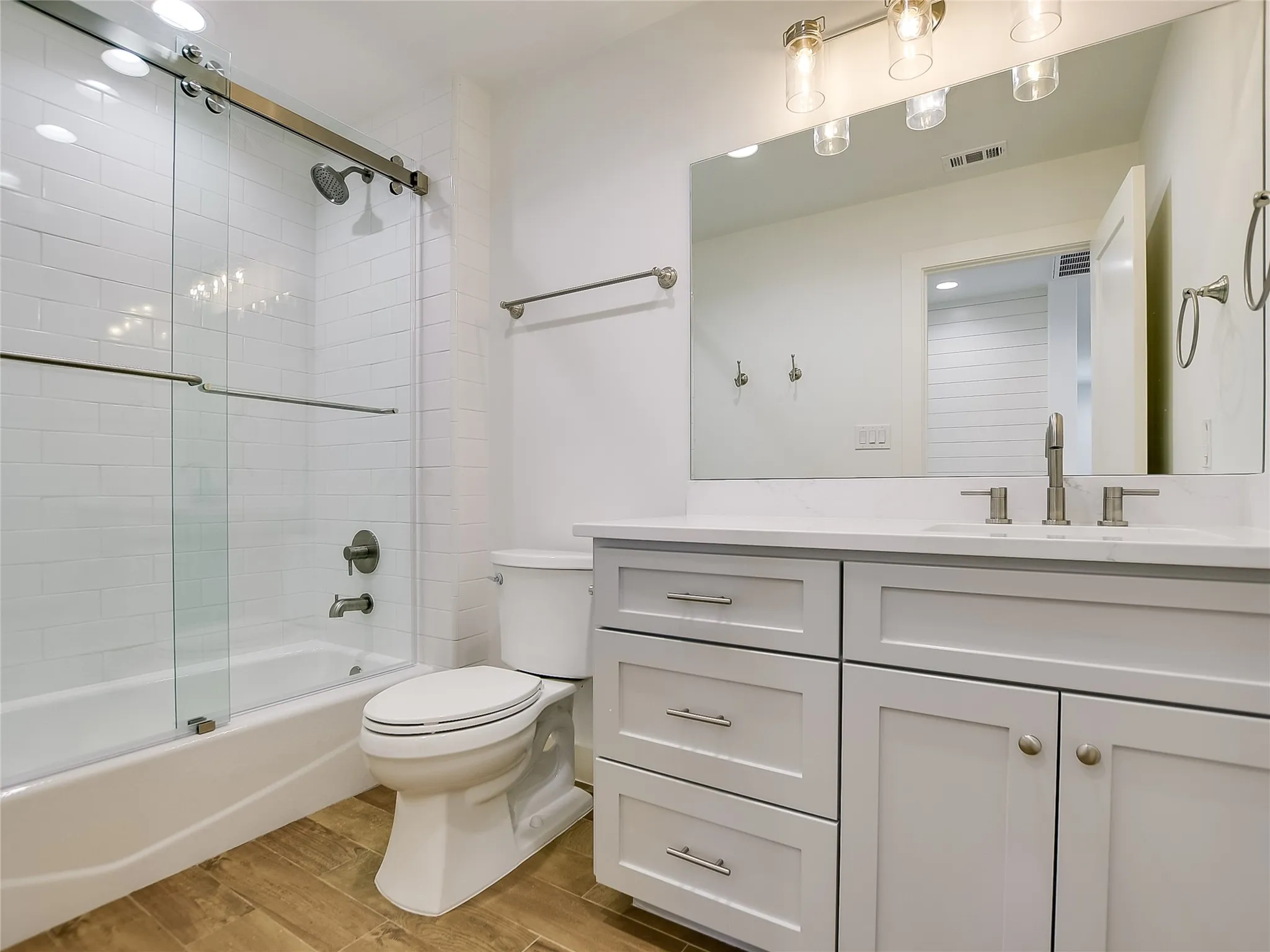 Single Family Residence For Sale in Llano County , 2403 Cherry Lane, Kingsland, Texas 78639, 4 Bedrooms, 4 Bathrooms, 2 Garage spaces, 2,932 Sqft, built in 2022, New Construction - Complete, Price $995,000, mls#21163525, Real Estate Agent in Kingsland, Homes For Sale in Llano county, Homes For Sale in Kingsland, Realtor in Kingsland Texas, Real Estate Brokerage Independent Realty Texas, Luminita Cordes Realtor