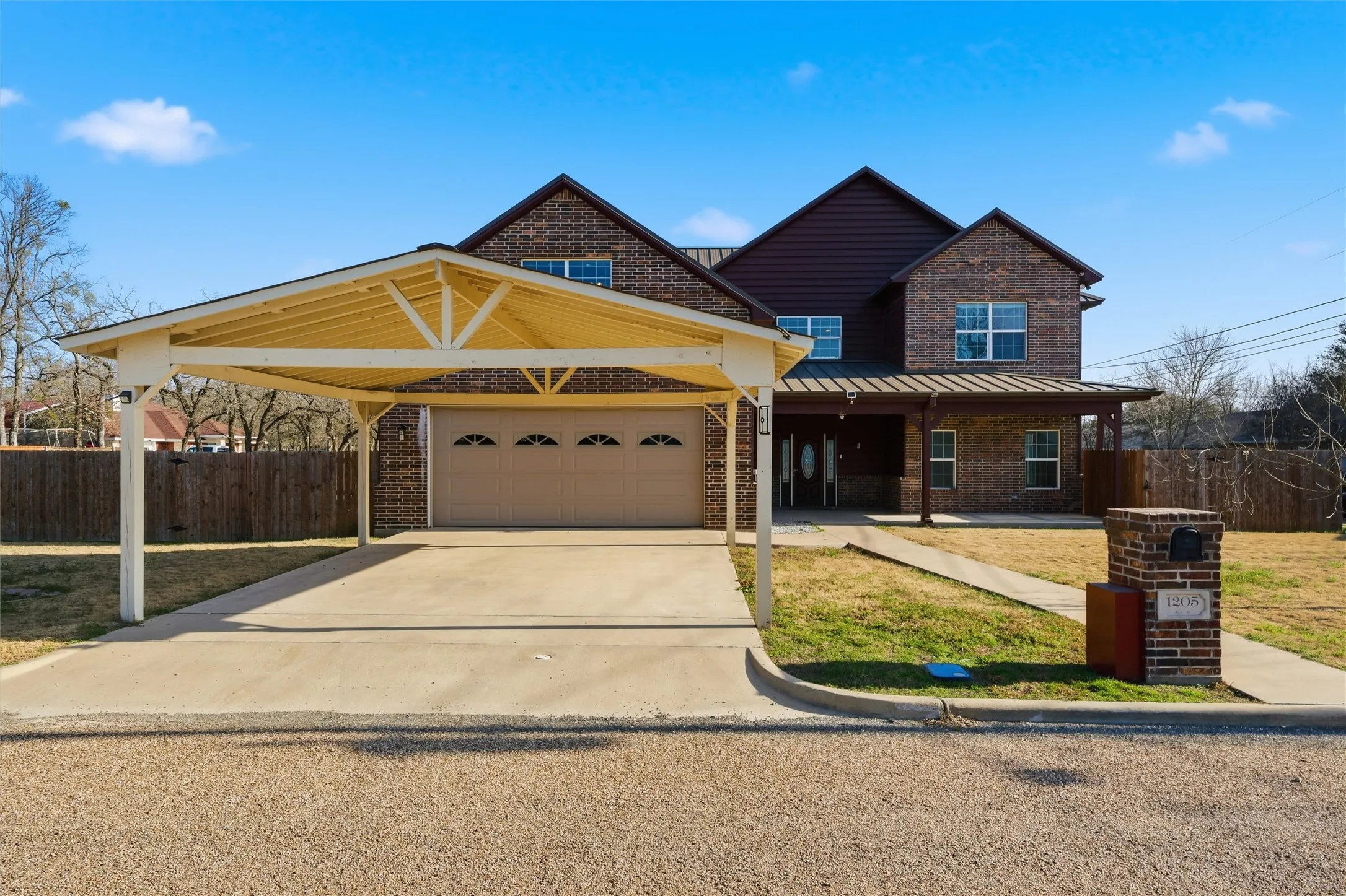 Single Family Residence For Sale in Mc Lennan County , 1205 Avenue B, Lacy Lakeview, Texas 76705, 5 Bedroom, 4 Bathroom, 2 Garage spaces, 4,023 Sqft, built in 2018, mls#21176765, Real Estate Agent in Lacy Lakeview, Homes For Sale in Mc Lennan county, Homes For Sale in Lacy Lakeview, Realtor in Lacy Lakeview Texas, Real Estate Brokerage Independent Realty Texas, Luminita Cordes Realtor