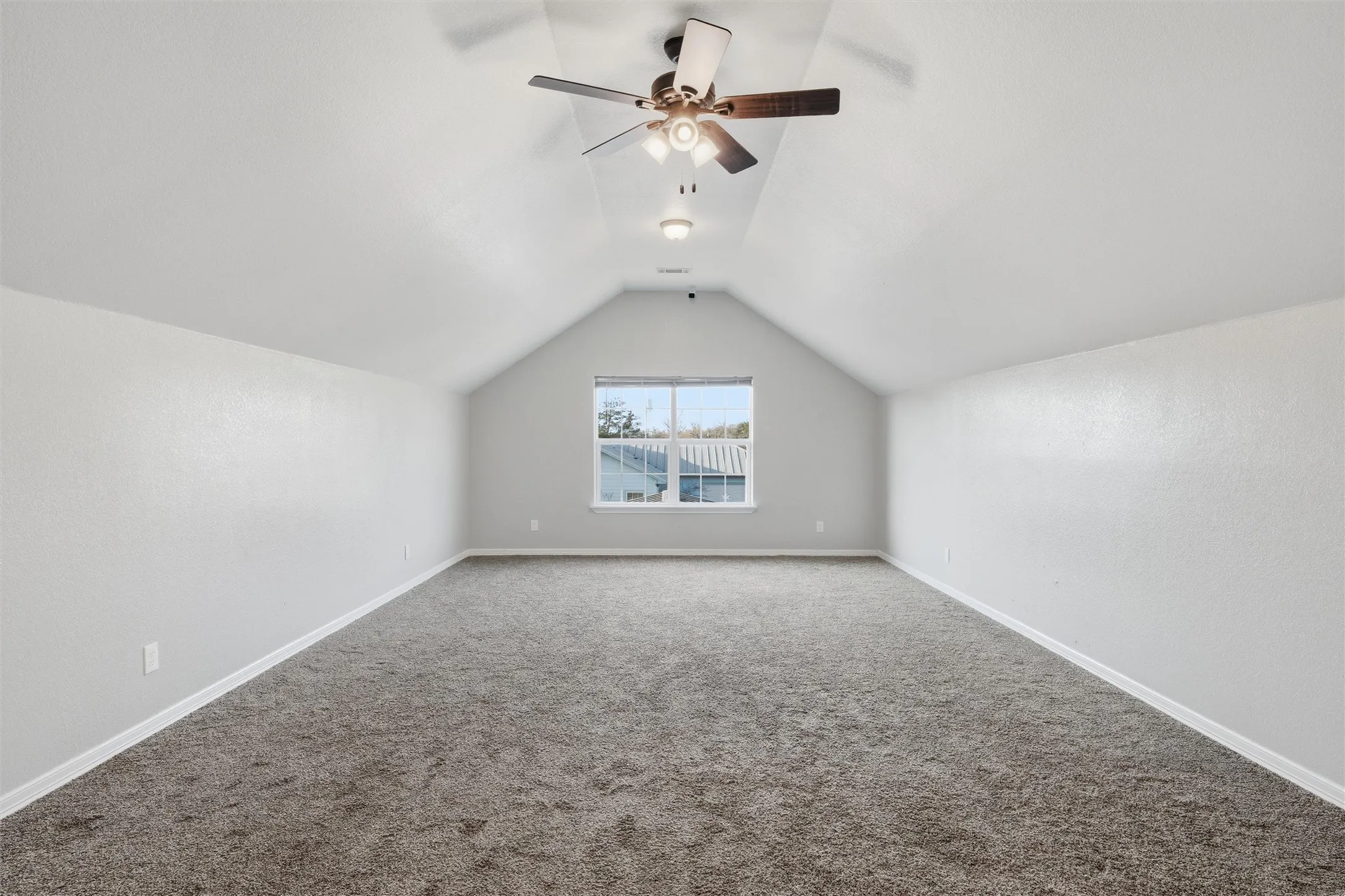 Single Family Residence For Sale in Mc Lennan County , 1205 Avenue B, Lacy Lakeview, Texas 76705, 5 Bedroom, 4 Bathroom, 2 Garage spaces, 4,023 Sqft, built in 2018, mls#21176765, Real Estate Agent in Lacy Lakeview, Homes For Sale in Mc Lennan county, Homes For Sale in Lacy Lakeview, Realtor in Lacy Lakeview Texas, Real Estate Brokerage Independent Realty Texas, Luminita Cordes Realtor