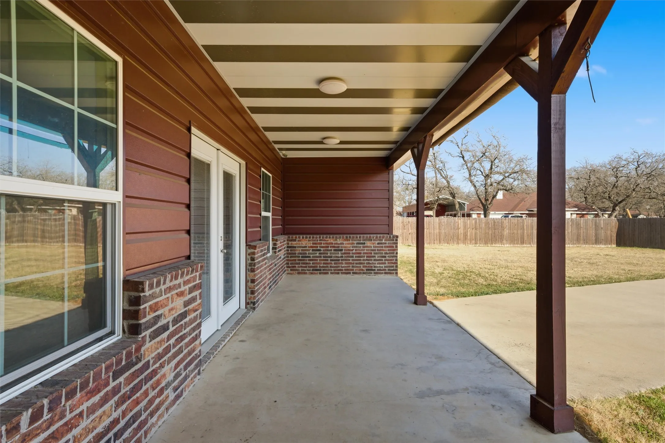 Single Family Residence For Sale in Mc Lennan County , 1205 Avenue B, Lacy Lakeview, Texas 76705, 5 Bedroom, 4 Bathroom, 2 Garage spaces, 4,023 Sqft, built in 2018, mls#21176765, Real Estate Agent in Lacy Lakeview, Homes For Sale in Mc Lennan county, Homes For Sale in Lacy Lakeview, Realtor in Lacy Lakeview Texas, Real Estate Brokerage Independent Realty Texas, Luminita Cordes Realtor