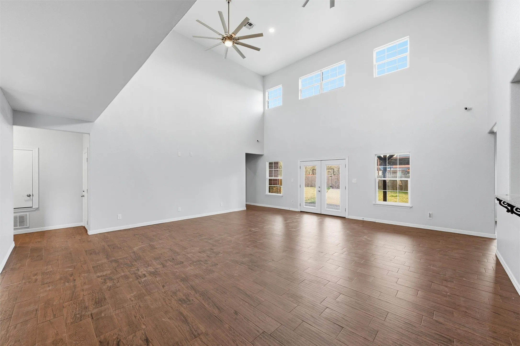 Single Family Residence For Sale in Mc Lennan County , 1205 Avenue B, Lacy Lakeview, Texas 76705, 5 Bedroom, 4 Bathroom, 2 Garage spaces, 4,023 Sqft, built in 2018, mls#21176765, Real Estate Agent in Lacy Lakeview, Homes For Sale in Mc Lennan county, Homes For Sale in Lacy Lakeview, Realtor in Lacy Lakeview Texas, Real Estate Brokerage Independent Realty Texas, Luminita Cordes Realtor