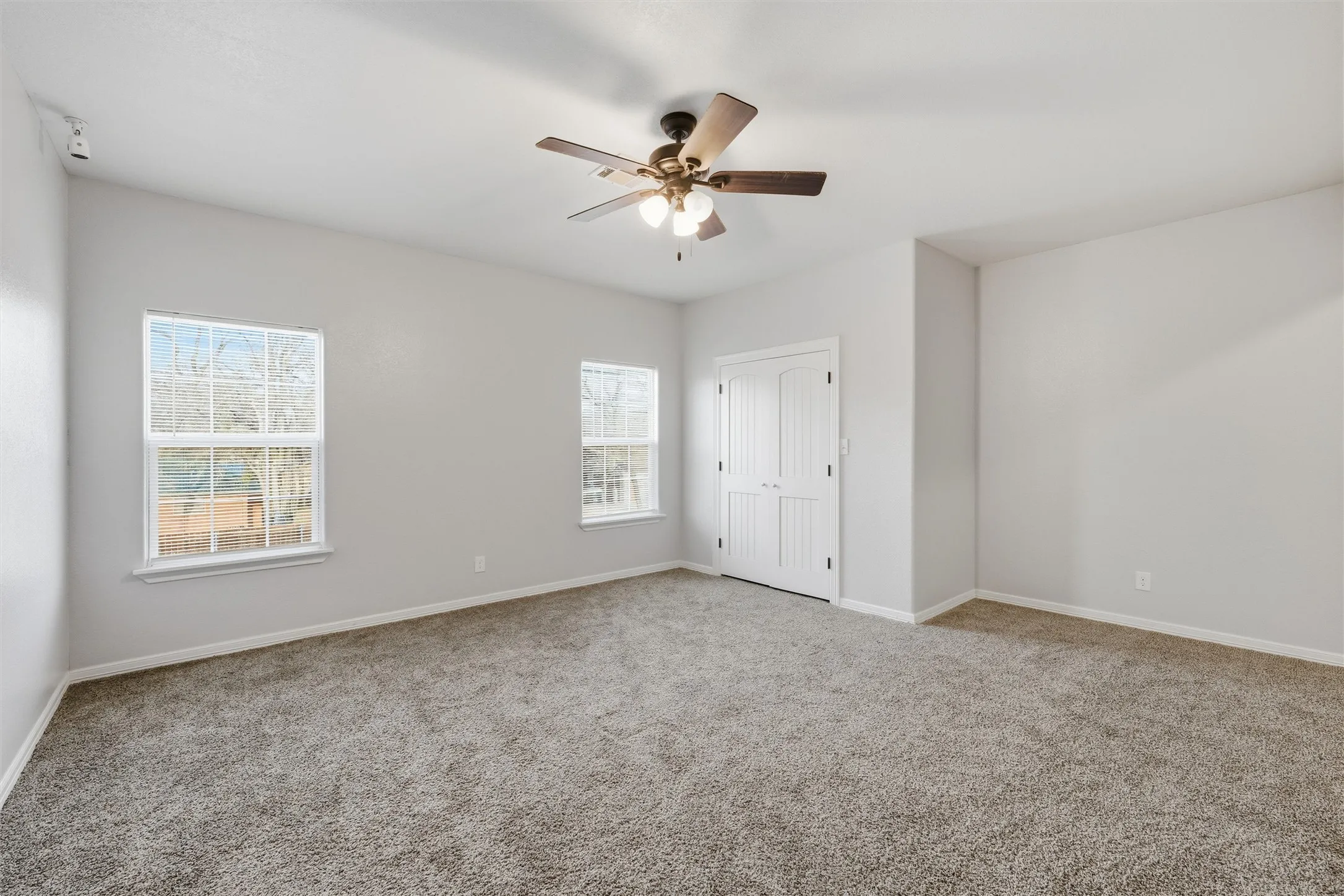 Single Family Residence For Sale in Mc Lennan County , 1205 Avenue B, Lacy Lakeview, Texas 76705, 5 Bedroom, 4 Bathroom, 2 Garage spaces, 4,023 Sqft, built in 2018, mls#21176765, Real Estate Agent in Lacy Lakeview, Homes For Sale in Mc Lennan county, Homes For Sale in Lacy Lakeview, Realtor in Lacy Lakeview Texas, Real Estate Brokerage Independent Realty Texas, Luminita Cordes Realtor