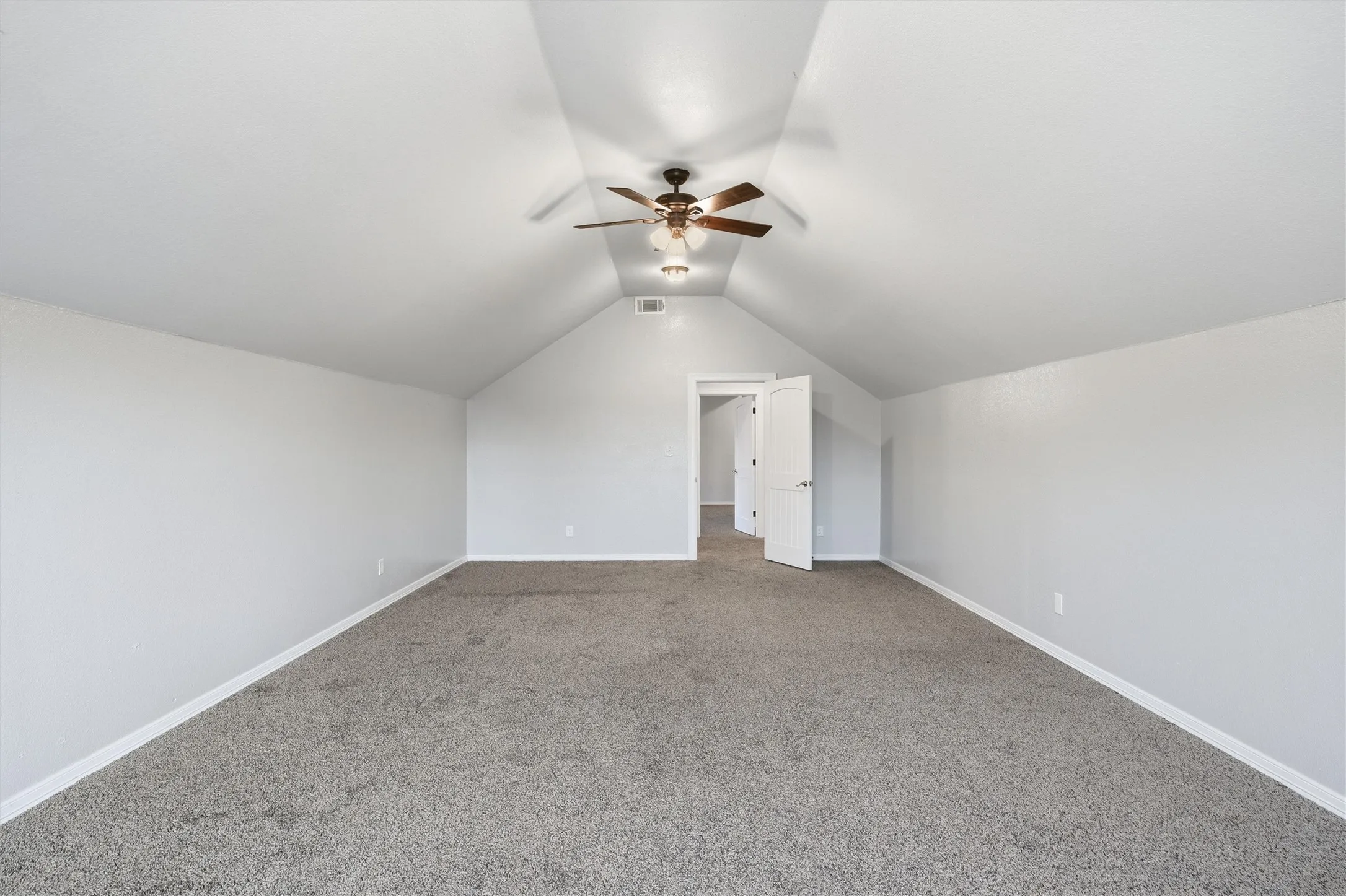Single Family Residence For Sale in Mc Lennan County , 1205 Avenue B, Lacy Lakeview, Texas 76705, 5 Bedroom, 4 Bathroom, 2 Garage spaces, 4,023 Sqft, built in 2018, mls#21176765, Real Estate Agent in Lacy Lakeview, Homes For Sale in Mc Lennan county, Homes For Sale in Lacy Lakeview, Realtor in Lacy Lakeview Texas, Real Estate Brokerage Independent Realty Texas, Luminita Cordes Realtor