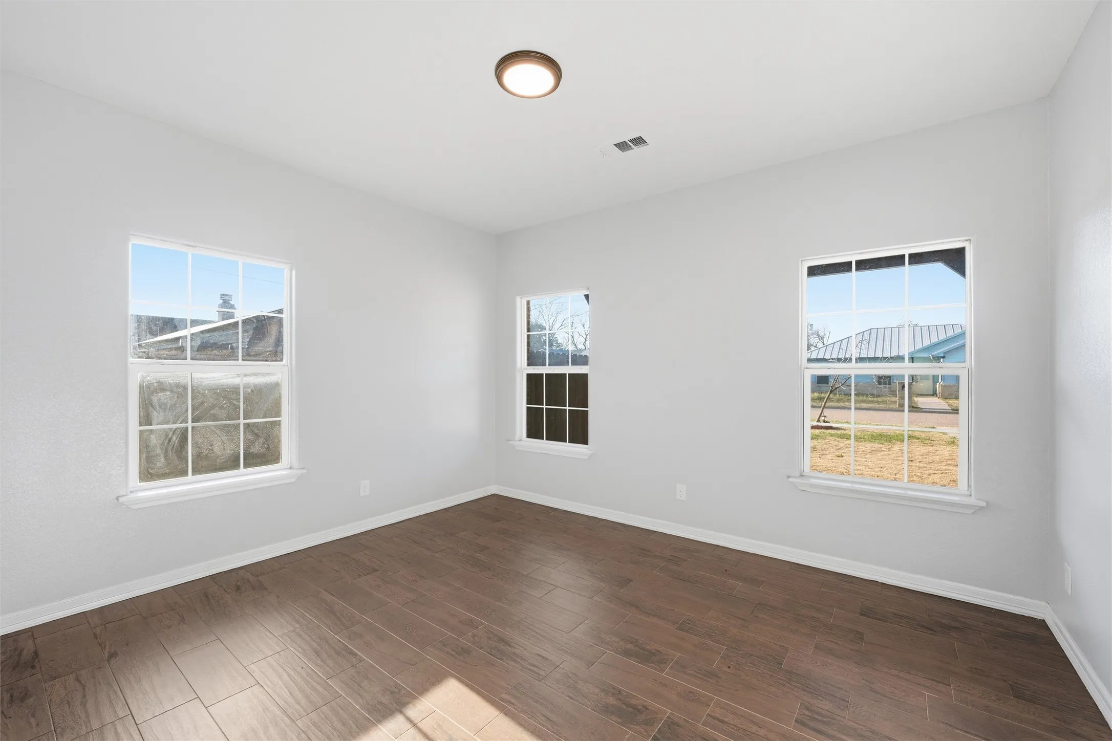 Single Family Residence For Sale in Mc Lennan County , 1205 Avenue B, Lacy Lakeview, Texas 76705, 5 Bedroom, 4 Bathroom, 2 Garage spaces, 4,023 Sqft, built in 2018, mls#21176765, Real Estate Agent in Lacy Lakeview, Homes For Sale in Mc Lennan county, Homes For Sale in Lacy Lakeview, Realtor in Lacy Lakeview Texas, Real Estate Brokerage Independent Realty Texas, Luminita Cordes Realtor