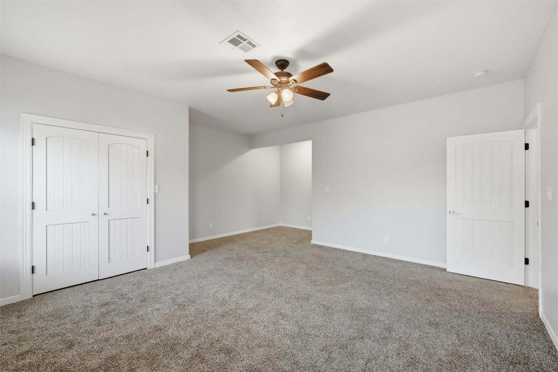Single Family Residence For Sale in Mc Lennan County , 1205 Avenue B, Lacy Lakeview, Texas 76705, 5 Bedroom, 4 Bathroom, 2 Garage spaces, 4,023 Sqft, built in 2018, mls#21176765, Real Estate Agent in Lacy Lakeview, Homes For Sale in Mc Lennan county, Homes For Sale in Lacy Lakeview, Realtor in Lacy Lakeview Texas, Real Estate Brokerage Independent Realty Texas, Luminita Cordes Realtor