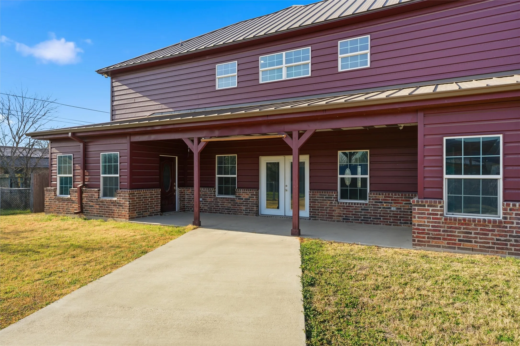 Single Family Residence For Sale in Mc Lennan County , 1205 Avenue B, Lacy Lakeview, Texas 76705, 5 Bedroom, 4 Bathroom, 2 Garage spaces, 4,023 Sqft, built in 2018, mls#21176765, Real Estate Agent in Lacy Lakeview, Homes For Sale in Mc Lennan county, Homes For Sale in Lacy Lakeview, Realtor in Lacy Lakeview Texas, Real Estate Brokerage Independent Realty Texas, Luminita Cordes Realtor