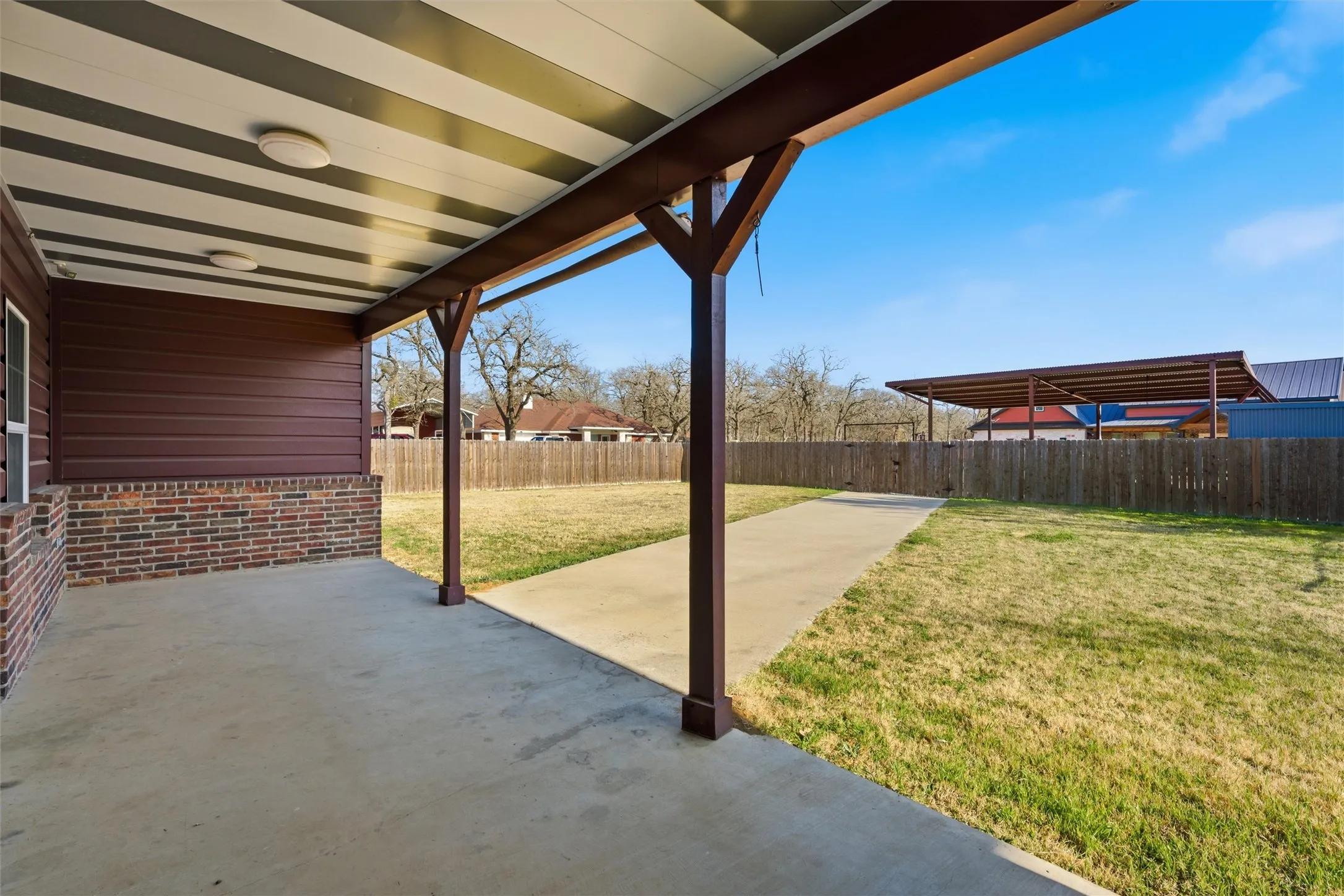 Single Family Residence For Sale in Mc Lennan County , 1205 Avenue B, Lacy Lakeview, Texas 76705, 5 Bedroom, 4 Bathroom, 2 Garage spaces, 4,023 Sqft, built in 2018, mls#21176765, Real Estate Agent in Lacy Lakeview, Homes For Sale in Mc Lennan county, Homes For Sale in Lacy Lakeview, Realtor in Lacy Lakeview Texas, Real Estate Brokerage Independent Realty Texas, Luminita Cordes Realtor