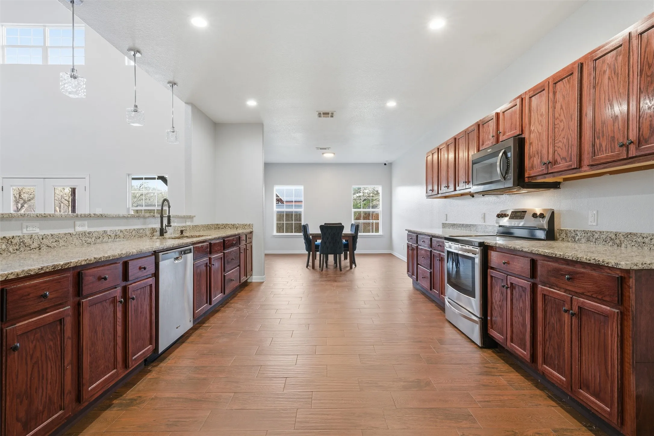 Single Family Residence For Sale in Mc Lennan County , 1205 Avenue B, Lacy Lakeview, Texas 76705, 5 Bedroom, 4 Bathroom, 2 Garage spaces, 4,023 Sqft, built in 2018, mls#21176765, Real Estate Agent in Lacy Lakeview, Homes For Sale in Mc Lennan county, Homes For Sale in Lacy Lakeview, Realtor in Lacy Lakeview Texas, Real Estate Brokerage Independent Realty Texas, Luminita Cordes Realtor
