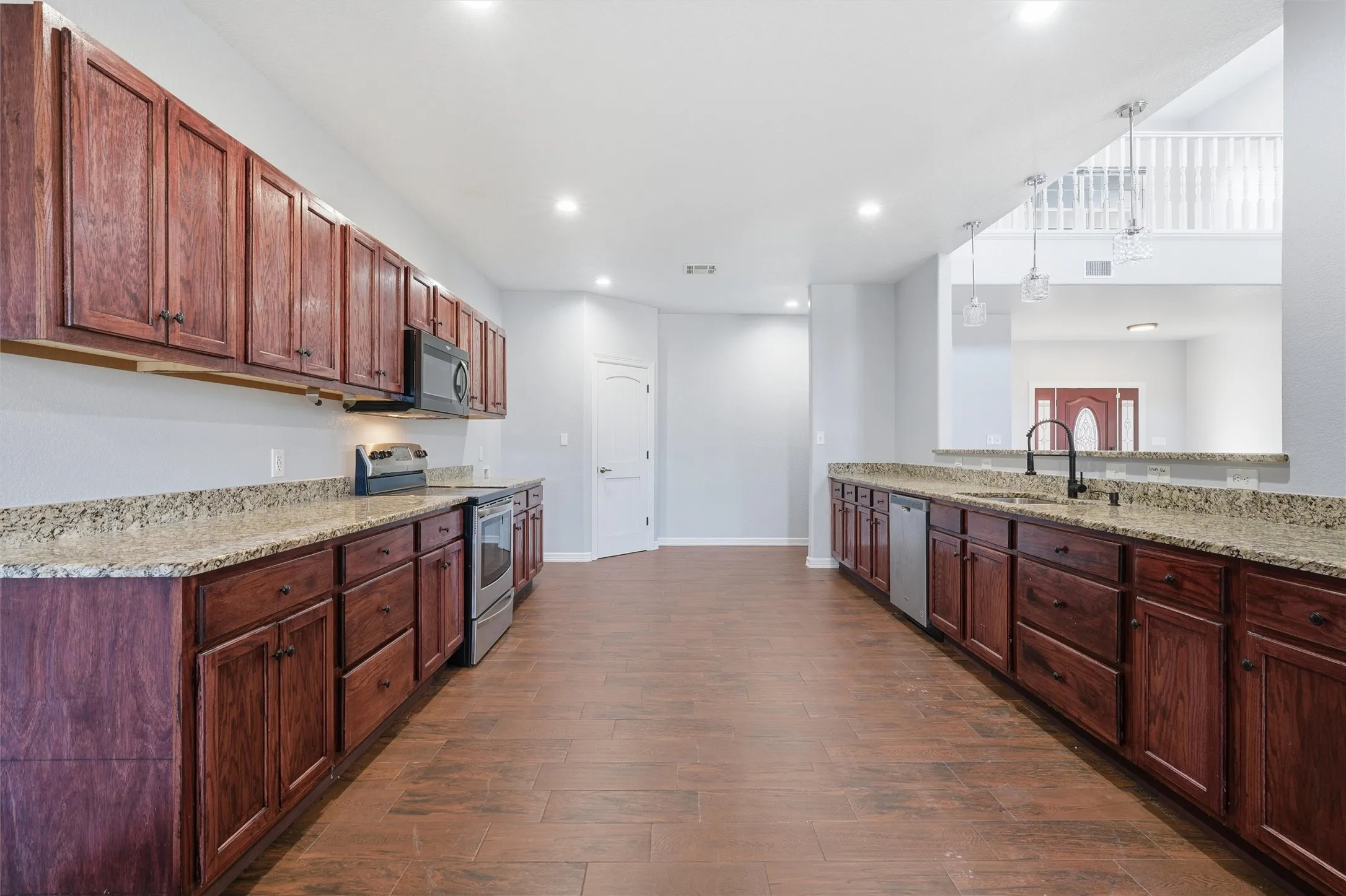 Single Family Residence For Sale in Mc Lennan County , 1205 Avenue B, Lacy Lakeview, Texas 76705, 5 Bedroom, 4 Bathroom, 2 Garage spaces, 4,023 Sqft, built in 2018, mls#21176765, Real Estate Agent in Lacy Lakeview, Homes For Sale in Mc Lennan county, Homes For Sale in Lacy Lakeview, Realtor in Lacy Lakeview Texas, Real Estate Brokerage Independent Realty Texas, Luminita Cordes Realtor