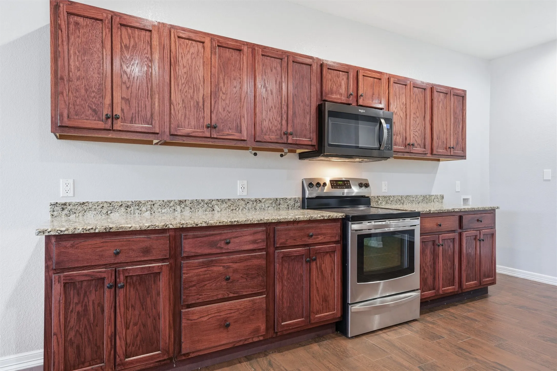 Single Family Residence For Sale in Mc Lennan County , 1205 Avenue B, Lacy Lakeview, Texas 76705, 5 Bedroom, 4 Bathroom, 2 Garage spaces, 4,023 Sqft, built in 2018, mls#21176765, Real Estate Agent in Lacy Lakeview, Homes For Sale in Mc Lennan county, Homes For Sale in Lacy Lakeview, Realtor in Lacy Lakeview Texas, Real Estate Brokerage Independent Realty Texas, Luminita Cordes Realtor