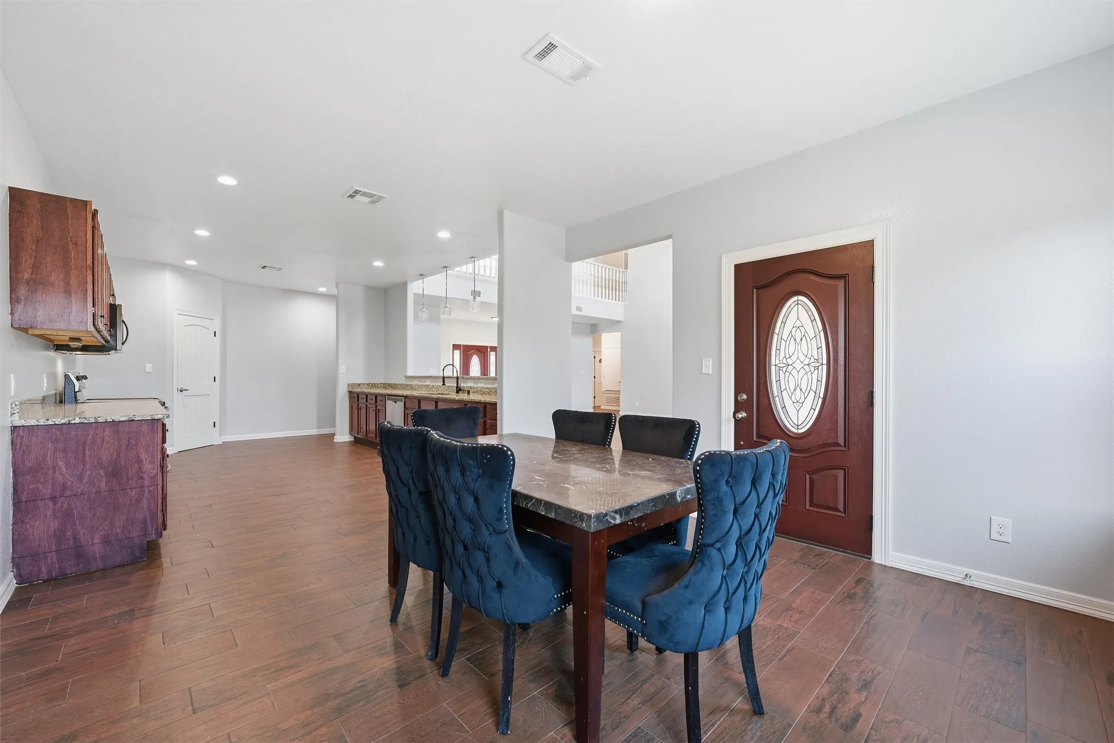 Single Family Residence For Sale in Mc Lennan County , 1205 Avenue B, Lacy Lakeview, Texas 76705, 5 Bedroom, 4 Bathroom, 2 Garage spaces, 4,023 Sqft, built in 2018, mls#21176765, Real Estate Agent in Lacy Lakeview, Homes For Sale in Mc Lennan county, Homes For Sale in Lacy Lakeview, Realtor in Lacy Lakeview Texas, Real Estate Brokerage Independent Realty Texas, Luminita Cordes Realtor