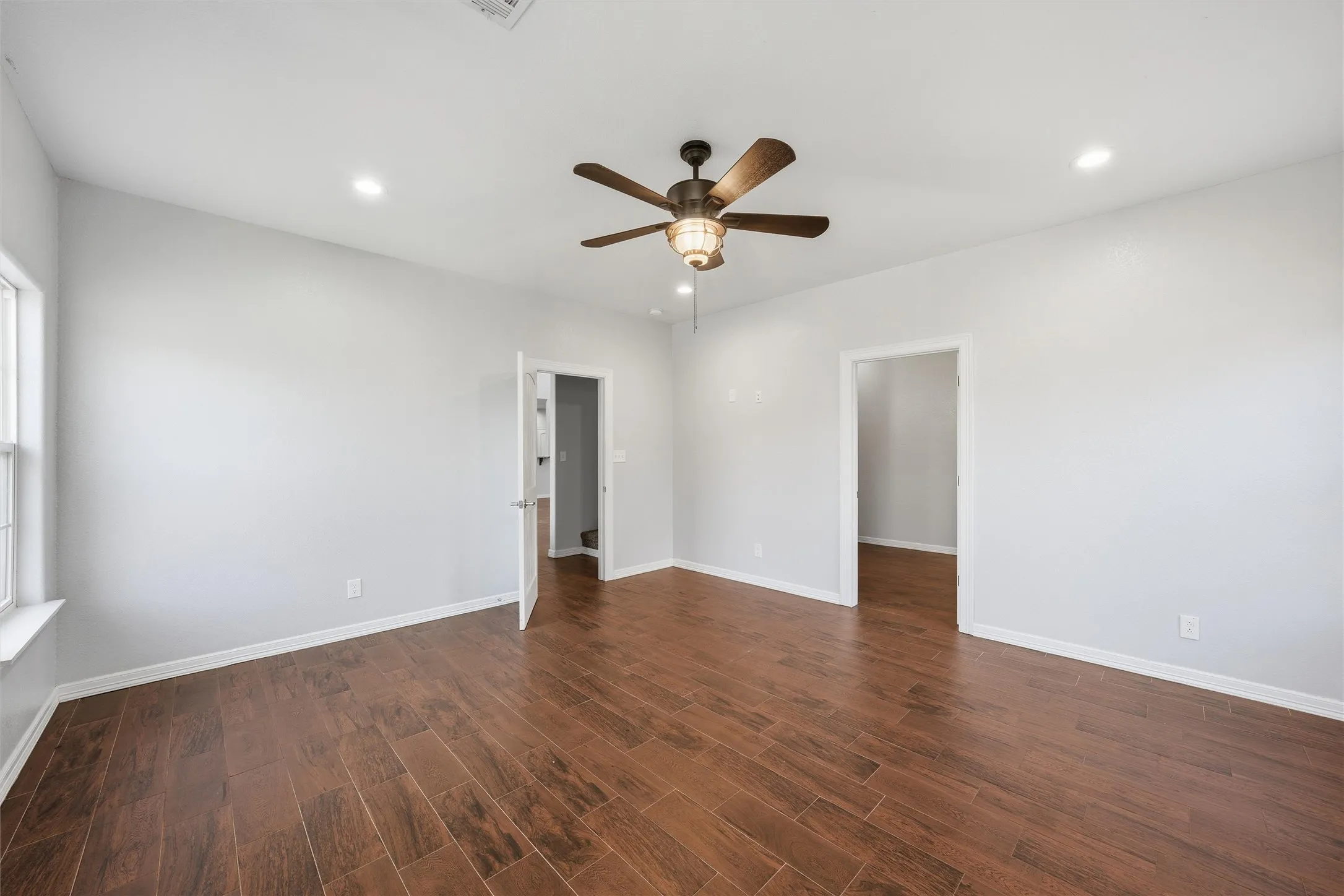 Single Family Residence For Sale in Mc Lennan County , 1205 Avenue B, Lacy Lakeview, Texas 76705, 5 Bedroom, 4 Bathroom, 2 Garage spaces, 4,023 Sqft, built in 2018, mls#21176765, Real Estate Agent in Lacy Lakeview, Homes For Sale in Mc Lennan county, Homes For Sale in Lacy Lakeview, Realtor in Lacy Lakeview Texas, Real Estate Brokerage Independent Realty Texas, Luminita Cordes Realtor