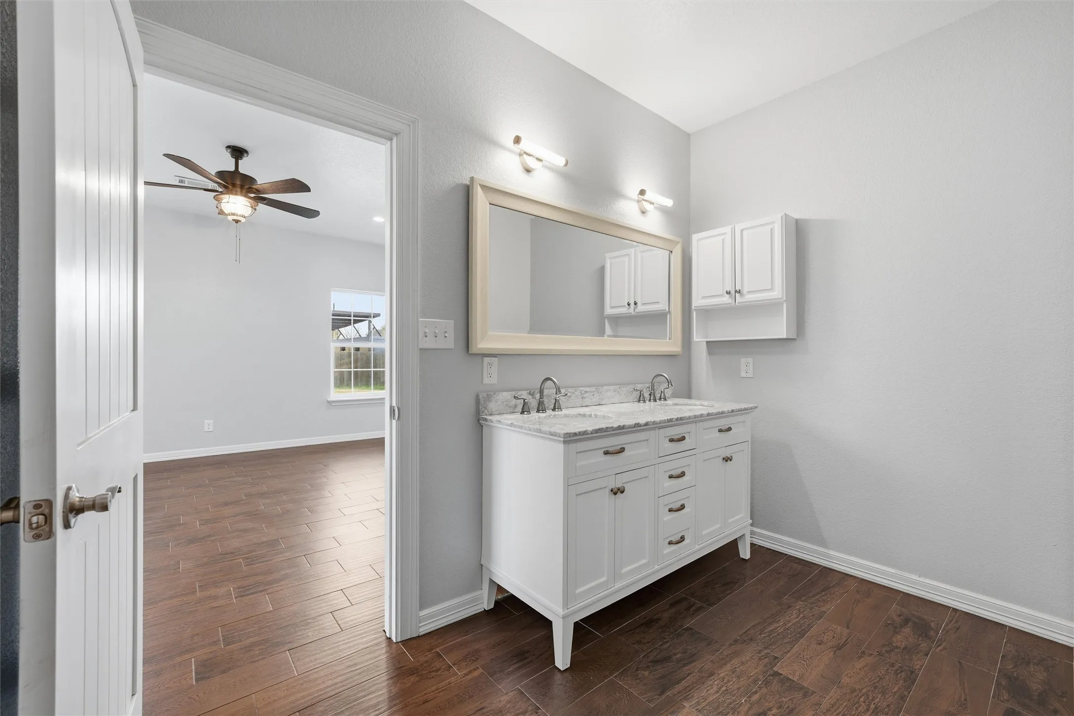 Single Family Residence For Sale in Mc Lennan County , 1205 Avenue B, Lacy Lakeview, Texas 76705, 5 Bedroom, 4 Bathroom, 2 Garage spaces, 4,023 Sqft, built in 2018, mls#21176765, Real Estate Agent in Lacy Lakeview, Homes For Sale in Mc Lennan county, Homes For Sale in Lacy Lakeview, Realtor in Lacy Lakeview Texas, Real Estate Brokerage Independent Realty Texas, Luminita Cordes Realtor