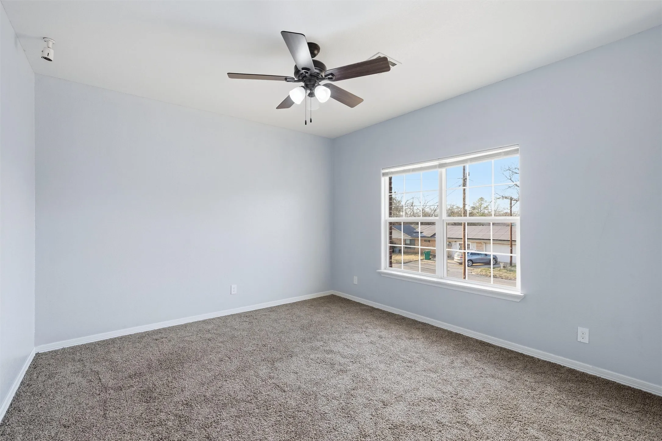Single Family Residence For Sale in Mc Lennan County , 1205 Avenue B, Lacy Lakeview, Texas 76705, 5 Bedroom, 4 Bathroom, 2 Garage spaces, 4,023 Sqft, built in 2018, mls#21176765, Real Estate Agent in Lacy Lakeview, Homes For Sale in Mc Lennan county, Homes For Sale in Lacy Lakeview, Realtor in Lacy Lakeview Texas, Real Estate Brokerage Independent Realty Texas, Luminita Cordes Realtor