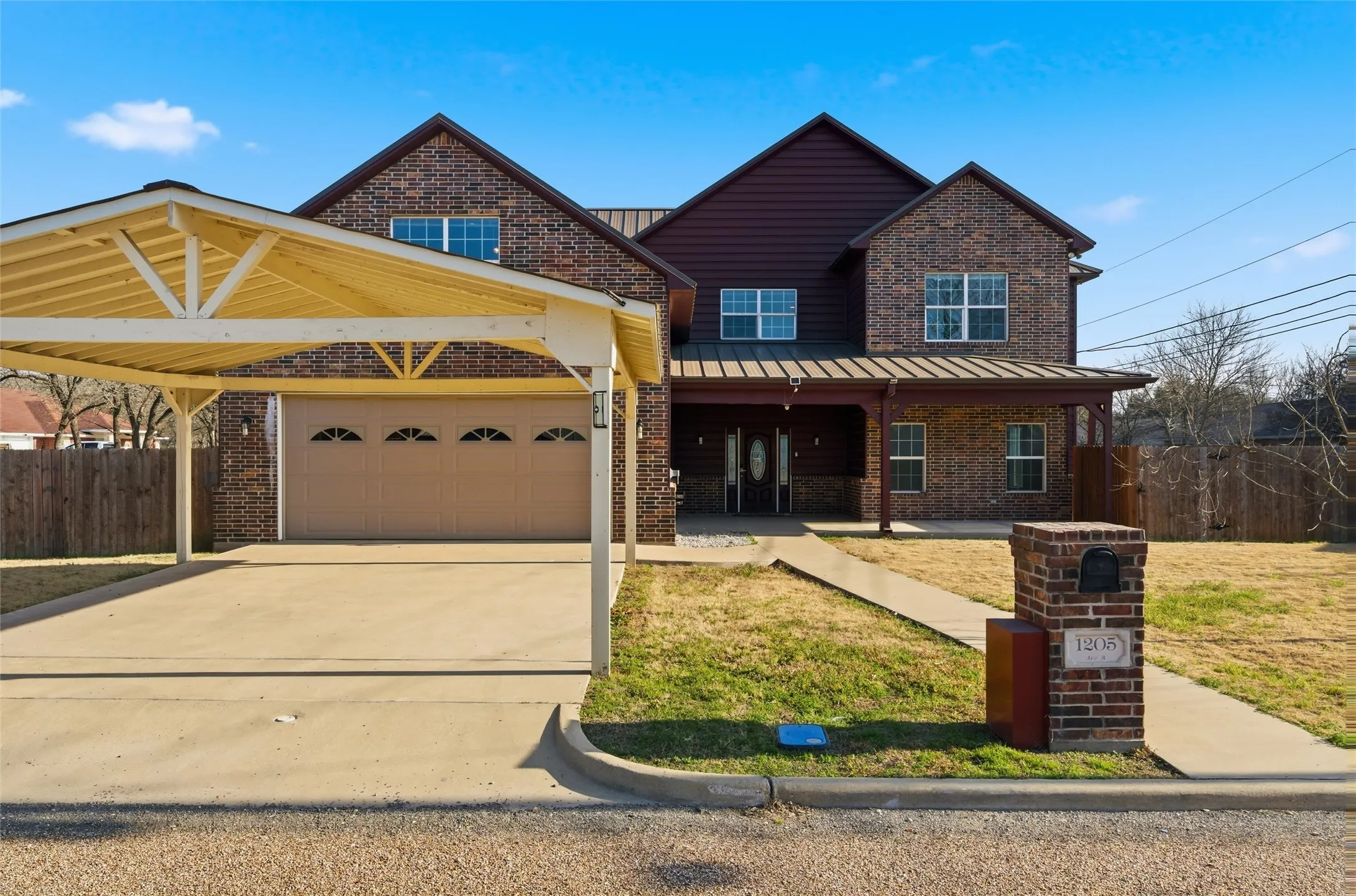 Single Family Residence For Sale in Mc Lennan County , 1205 Avenue B, Lacy Lakeview, Texas 76705, 5 Bedroom, 4 Bathroom, 2 Garage spaces, 4,023 Sqft, built in 2018, mls#21176765, Real Estate Agent in Lacy Lakeview, Homes For Sale in Mc Lennan county, Homes For Sale in Lacy Lakeview, Realtor in Lacy Lakeview Texas, Real Estate Brokerage Independent Realty Texas, Luminita Cordes Realtor
