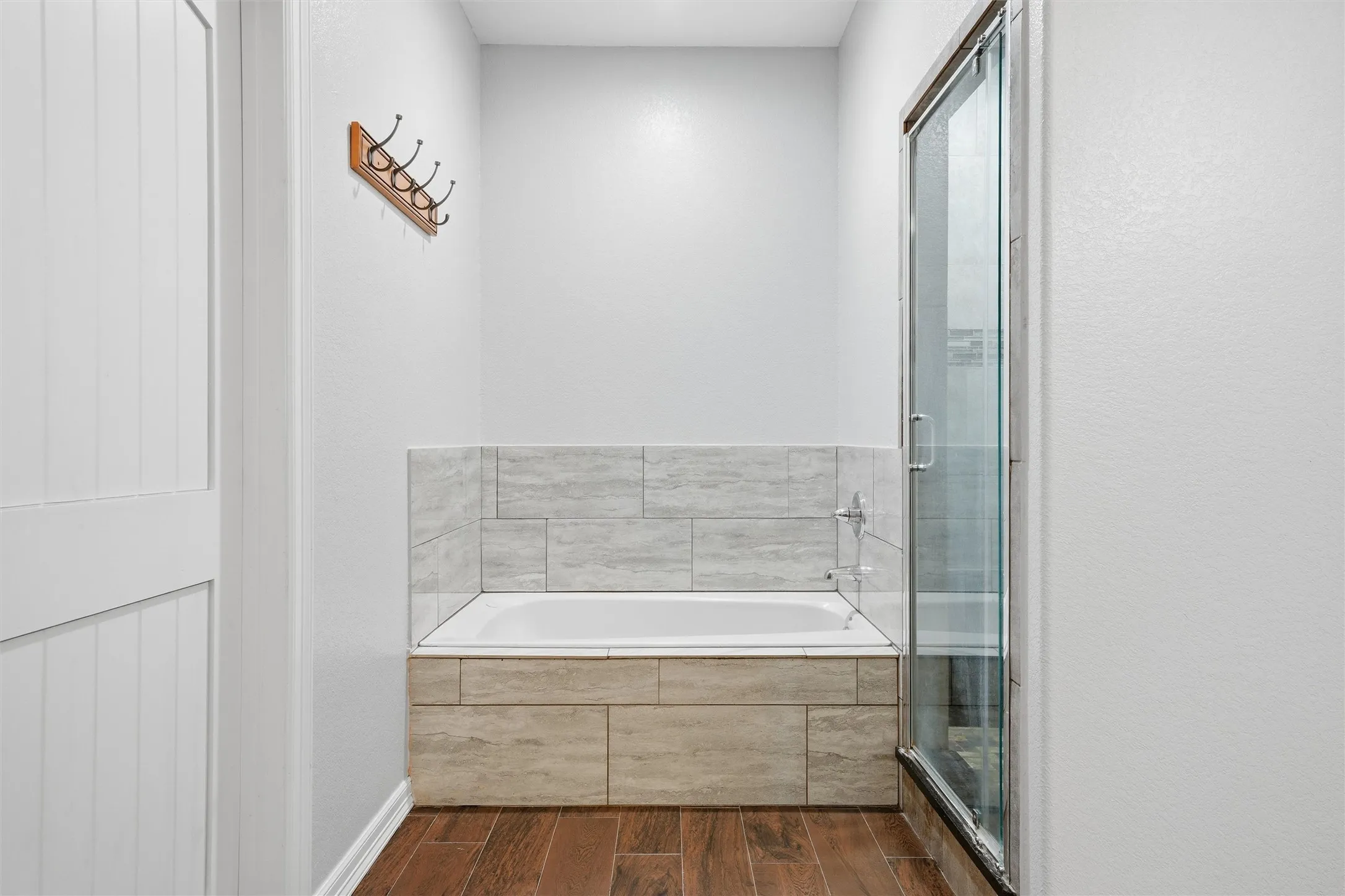 Single Family Residence For Sale in Mc Lennan County , 1205 Avenue B, Lacy Lakeview, Texas 76705, 5 Bedroom, 4 Bathroom, 2 Garage spaces, 4,023 Sqft, built in 2018, mls#21176765, Real Estate Agent in Lacy Lakeview, Homes For Sale in Mc Lennan county, Homes For Sale in Lacy Lakeview, Realtor in Lacy Lakeview Texas, Real Estate Brokerage Independent Realty Texas, Luminita Cordes Realtor
