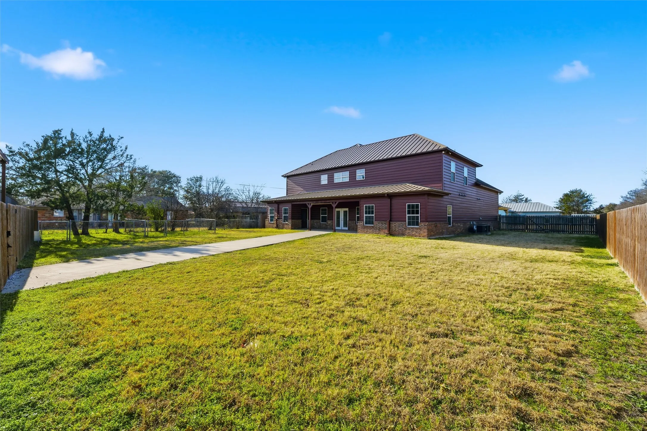 Single Family Residence For Sale in Mc Lennan County , 1205 Avenue B, Lacy Lakeview, Texas 76705, 5 Bedroom, 4 Bathroom, 2 Garage spaces, 4,023 Sqft, built in 2018, mls#21176765, Real Estate Agent in Lacy Lakeview, Homes For Sale in Mc Lennan county, Homes For Sale in Lacy Lakeview, Realtor in Lacy Lakeview Texas, Real Estate Brokerage Independent Realty Texas, Luminita Cordes Realtor