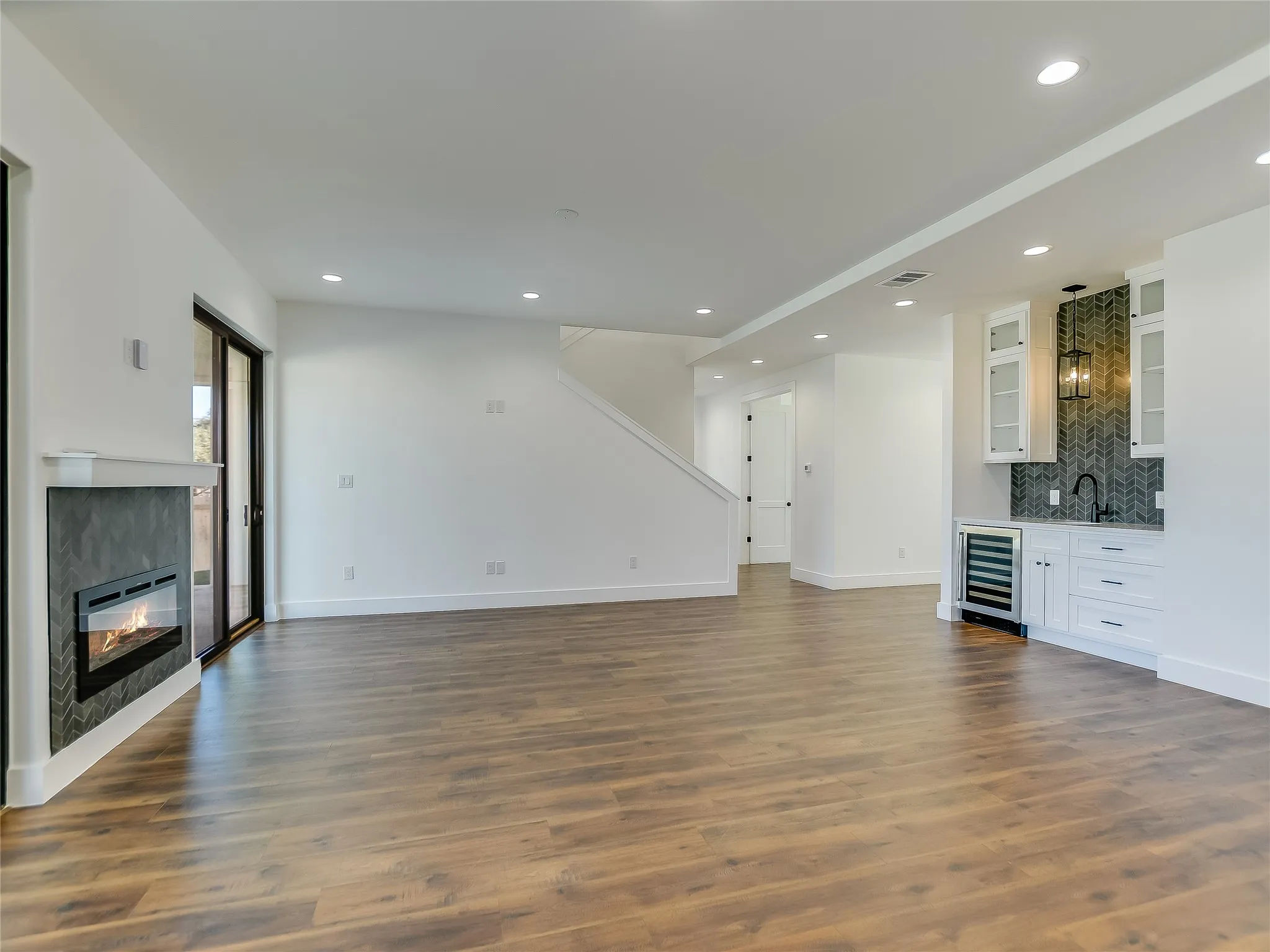 Single Family Residence For Sale in Llano County , 2419 Cherry Lane, Kingsland, Texas 78639, 4 Bedrooms, 4 Bathrooms, 2 Garage spaces, 3,102 Sqft, built in 2022, Price $1,325,000, mls#21163532, Real Estate Agent in Kingsland, Homes For Sale in Llano county, Homes For Sale in Kingsland, Realtor in Kingsland Texas, Real Estate Brokerage Independent Realty Texas, Luminita Cordes Realtor