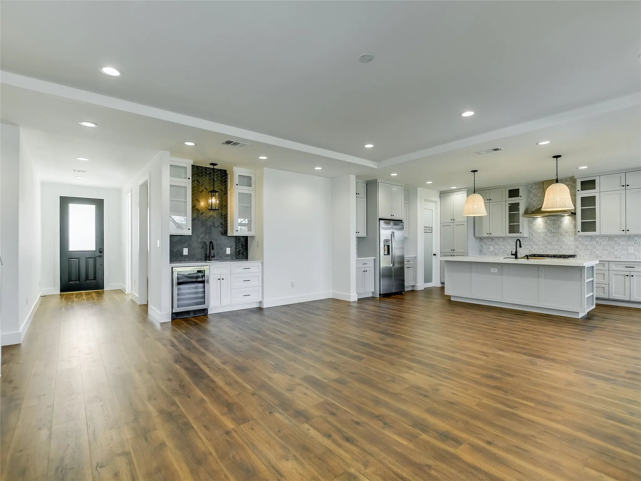 Single Family Residence For Sale in Llano County , 2419 Cherry Lane, Kingsland, Texas 78639, 4 Bedrooms, 4 Bathrooms, 2 Garage spaces, 3,102 Sqft, built in 2022, Price $1,325,000, mls#21163532, Real Estate Agent in Kingsland, Homes For Sale in Llano county, Homes For Sale in Kingsland, Realtor in Kingsland Texas, Real Estate Brokerage Independent Realty Texas, Luminita Cordes Realtor