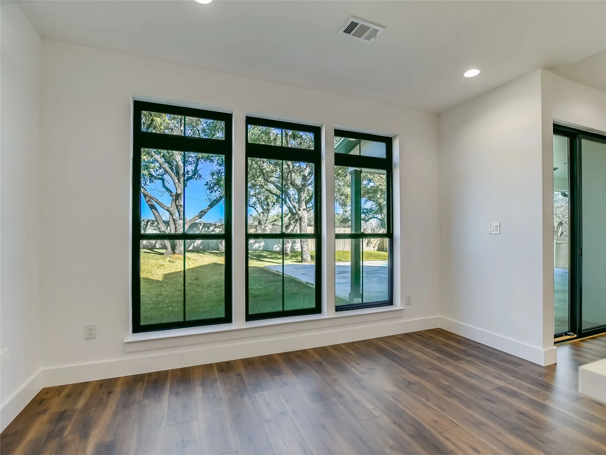 Single Family Residence For Sale in Llano County , 2419 Cherry Lane, Kingsland, Texas 78639, 4 Bedrooms, 4 Bathrooms, 2 Garage spaces, 3,102 Sqft, built in 2022, Price $1,325,000, mls#21163532, Real Estate Agent in Kingsland, Homes For Sale in Llano county, Homes For Sale in Kingsland, Realtor in Kingsland Texas, Real Estate Brokerage Independent Realty Texas, Luminita Cordes Realtor