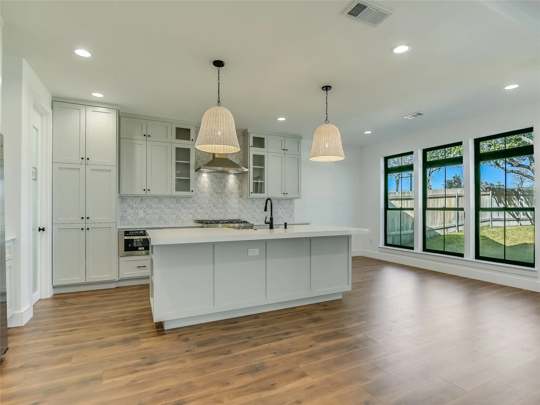 Single Family Residence For Sale in Llano County , 2419 Cherry Lane, Kingsland, Texas 78639, 4 Bedrooms, 4 Bathrooms, 2 Garage spaces, 3,102 Sqft, built in 2022, Price $1,325,000, mls#21163532, Real Estate Agent in Kingsland, Homes For Sale in Llano county, Homes For Sale in Kingsland, Realtor in Kingsland Texas, Real Estate Brokerage Independent Realty Texas, Luminita Cordes Realtor