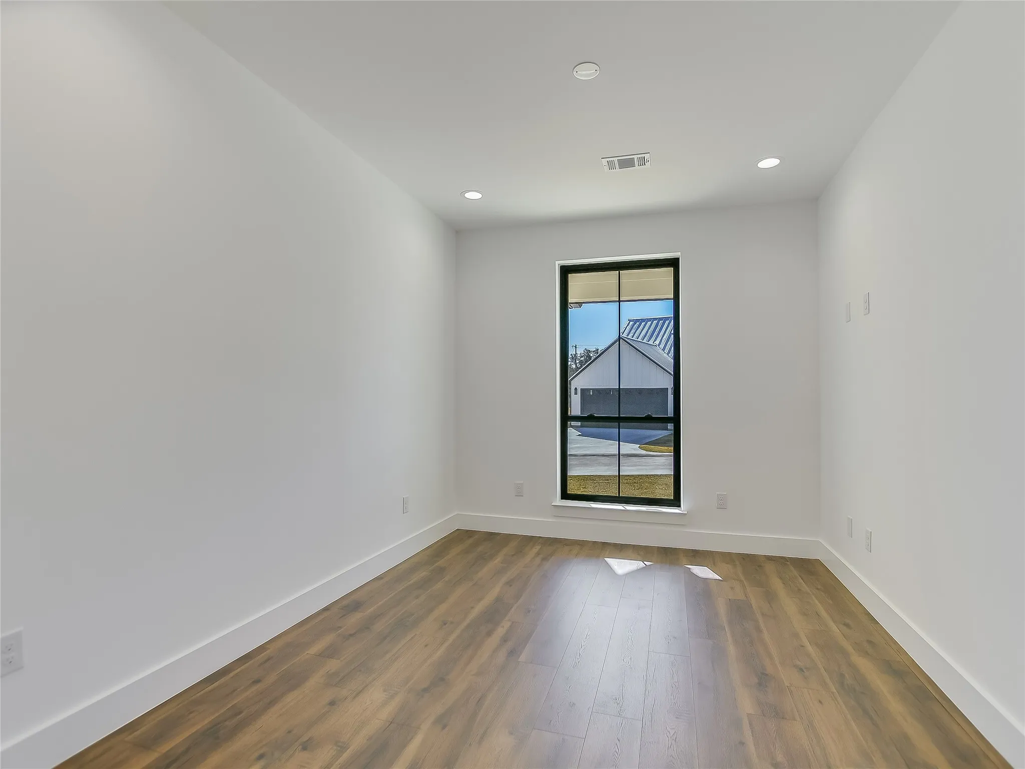 Single Family Residence For Sale in Llano County , 2419 Cherry Lane, Kingsland, Texas 78639, 4 Bedrooms, 4 Bathrooms, 2 Garage spaces, 3,102 Sqft, built in 2022, Price $1,325,000, mls#21163532, Real Estate Agent in Kingsland, Homes For Sale in Llano county, Homes For Sale in Kingsland, Realtor in Kingsland Texas, Real Estate Brokerage Independent Realty Texas, Luminita Cordes Realtor