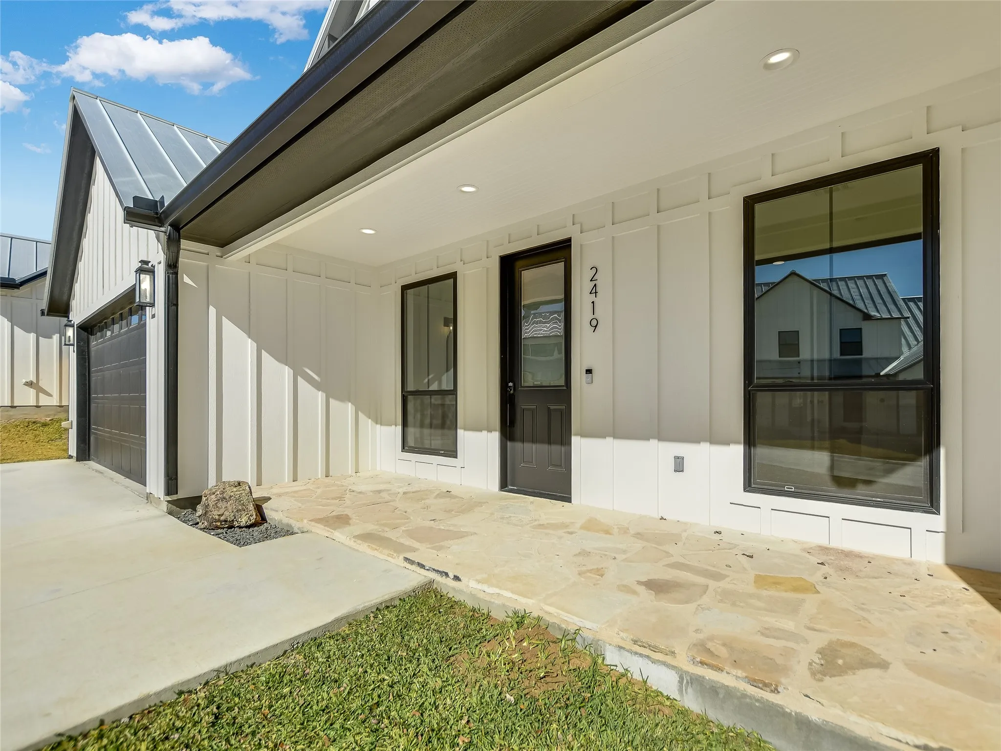 Single Family Residence For Sale in Llano County , 2419 Cherry Lane, Kingsland, Texas 78639, 4 Bedrooms, 4 Bathrooms, 2 Garage spaces, 3,102 Sqft, built in 2022, Price $1,325,000, mls#21163532, Real Estate Agent in Kingsland, Homes For Sale in Llano county, Homes For Sale in Kingsland, Realtor in Kingsland Texas, Real Estate Brokerage Independent Realty Texas, Luminita Cordes Realtor