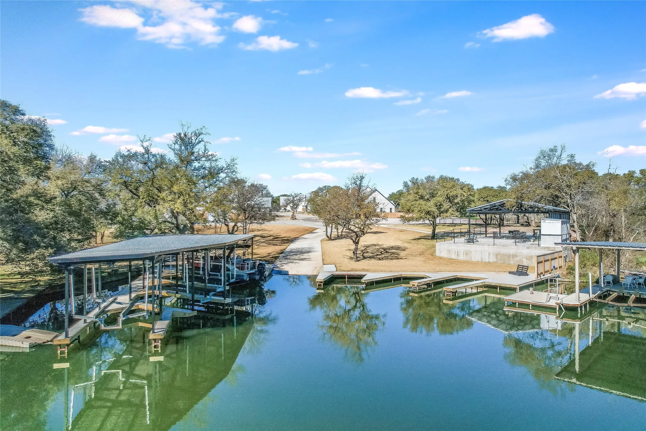 Single Family Residence For Sale in Llano County , 2419 Cherry Lane, Kingsland, Texas 78639, 4 Bedrooms, 4 Bathrooms, 2 Garage spaces, 3,102 Sqft, built in 2022, Price $1,325,000, mls#21163532, Real Estate Agent in Kingsland, Homes For Sale in Llano county, Homes For Sale in Kingsland, Realtor in Kingsland Texas, Real Estate Brokerage Independent Realty Texas, Luminita Cordes Realtor