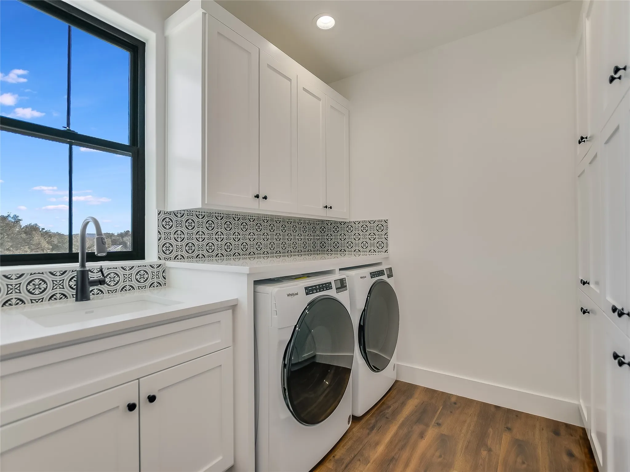 Single Family Residence For Sale in Llano County , 2419 Cherry Lane, Kingsland, Texas 78639, 4 Bedrooms, 4 Bathrooms, 2 Garage spaces, 3,102 Sqft, built in 2022, Price $1,325,000, mls#21163532, Real Estate Agent in Kingsland, Homes For Sale in Llano county, Homes For Sale in Kingsland, Realtor in Kingsland Texas, Real Estate Brokerage Independent Realty Texas, Luminita Cordes Realtor