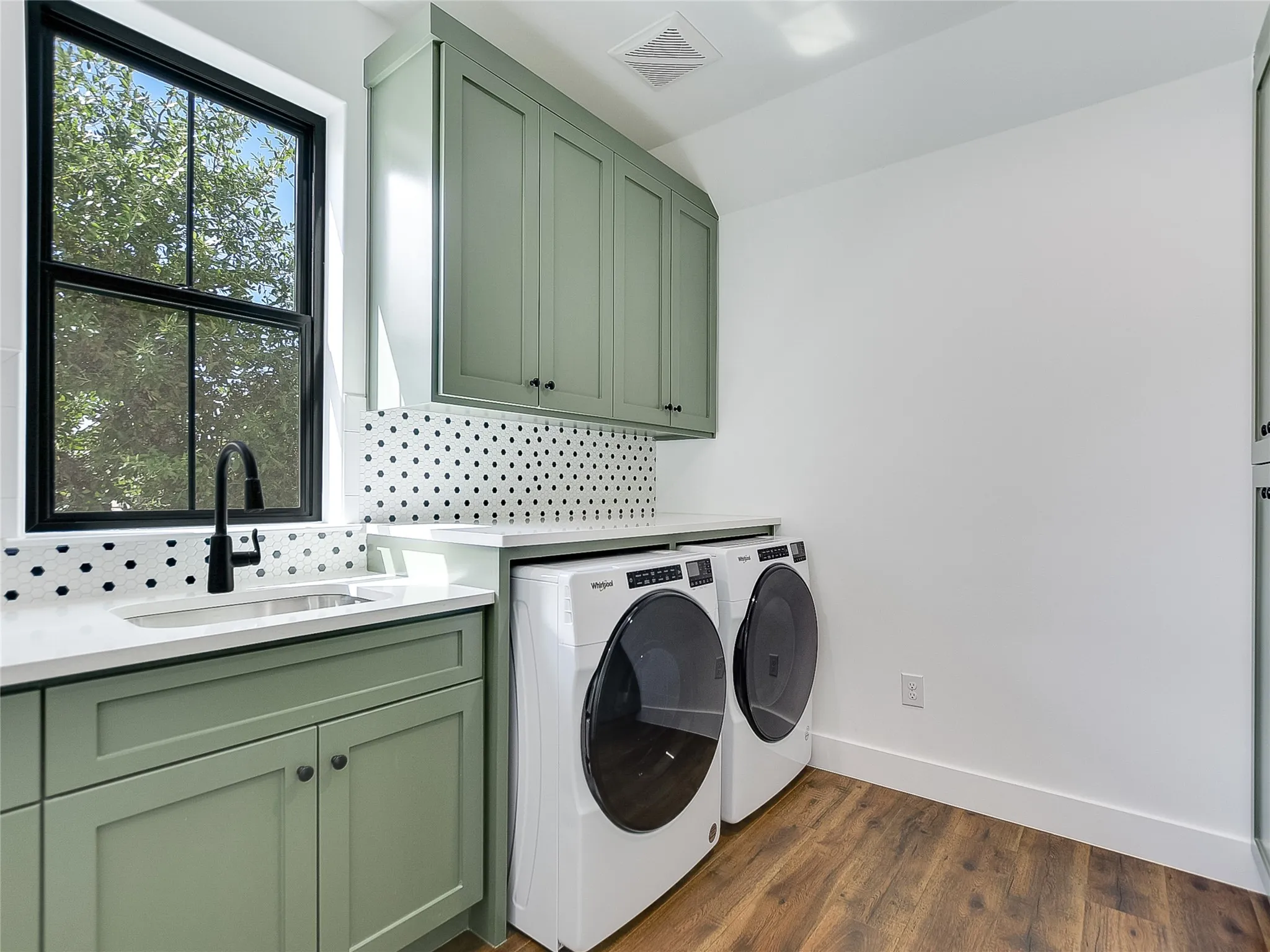 Single Family Residence For Sale in Llano County , 2411 Cherry Lane, Kingsland, Texas 78639, 4 Bedroom, 4 Bathroom, 2 Garage spaces, 3,423 Sqft, built in 2022, New Construction - Complete, Price $1,369,000, mls#21163531, Real Estate Agent in Kingsland, Homes For Sale in Llano county, Homes For Sale in Kingsland, Realtor in Kingsland Texas, Real Estate Brokerage Independent Realty Texas, Luminita Cordes Realtor