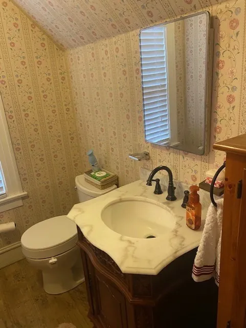 Single Family Residence For Sale in Red River (TX) County , 1404 W MAIN Street, Clarksville, Texas 75426, 3 Bedroom, 3 Bathroom, 2 Garage spaces, 3,212 Sqft, built in 1931, Price $199,000, mls#21178602, Real Estate Agent in Clarksville, Homes For Sale in Red River (TX) county, Homes For Sale in Clarksville, Realtor in Clarksville Texas, Real Estate Brokerage Independent Realty Texas, Luminita Cordes Realtor