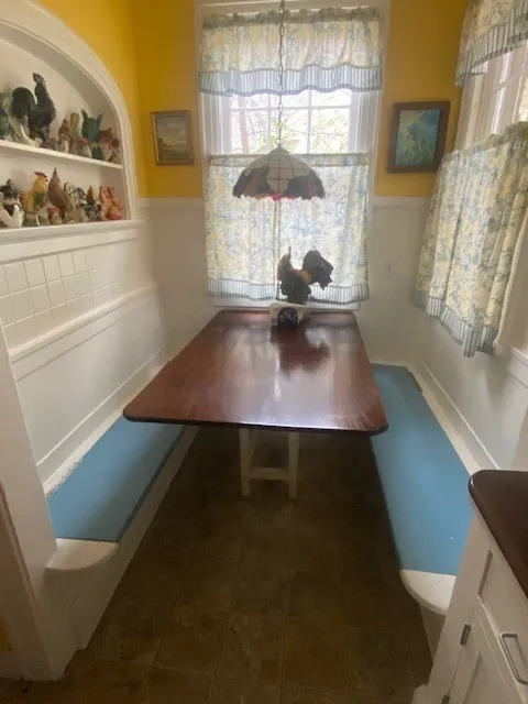 Single Family Residence For Sale in Red River (TX) County , 1404 W MAIN Street, Clarksville, Texas 75426, 3 Bedroom, 3 Bathroom, 2 Garage spaces, 3,212 Sqft, built in 1931, Price $199,000, mls#21178602, Real Estate Agent in Clarksville, Homes For Sale in Red River (TX) county, Homes For Sale in Clarksville, Realtor in Clarksville Texas, Real Estate Brokerage Independent Realty Texas, Luminita Cordes Realtor