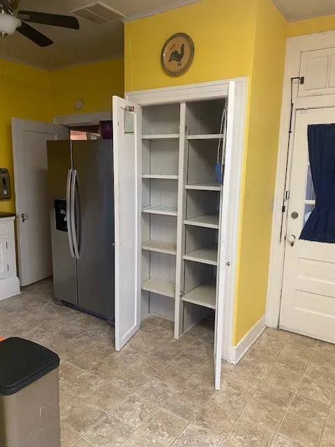 Single Family Residence For Sale in Red River (TX) County , 1404 W MAIN Street, Clarksville, Texas 75426, 3 Bedroom, 3 Bathroom, 2 Garage spaces, 3,212 Sqft, built in 1931, Price $199,000, mls#21178602, Real Estate Agent in Clarksville, Homes For Sale in Red River (TX) county, Homes For Sale in Clarksville, Realtor in Clarksville Texas, Real Estate Brokerage Independent Realty Texas, Luminita Cordes Realtor