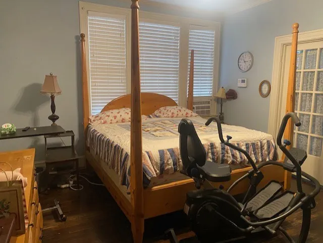 Single Family Residence For Sale in Red River (TX) County , 1404 W MAIN Street, Clarksville, Texas 75426, 3 Bedroom, 3 Bathroom, 2 Garage spaces, 3,212 Sqft, built in 1931, Price $199,000, mls#21178602, Real Estate Agent in Clarksville, Homes For Sale in Red River (TX) county, Homes For Sale in Clarksville, Realtor in Clarksville Texas, Real Estate Brokerage Independent Realty Texas, Luminita Cordes Realtor