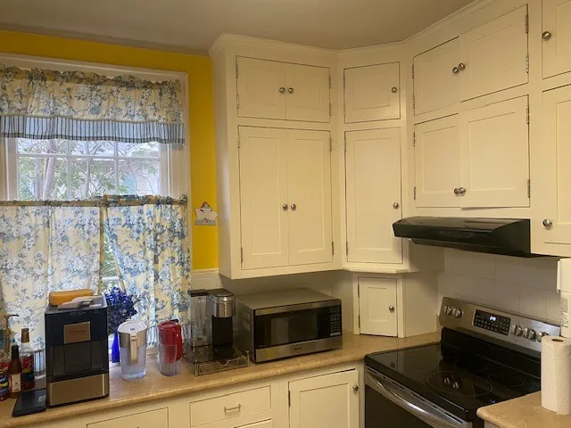 Single Family Residence For Sale in Red River (TX) County , 1404 W MAIN Street, Clarksville, Texas 75426, 3 Bedroom, 3 Bathroom, 2 Garage spaces, 3,212 Sqft, built in 1931, Price $199,000, mls#21178602, Real Estate Agent in Clarksville, Homes For Sale in Red River (TX) county, Homes For Sale in Clarksville, Realtor in Clarksville Texas, Real Estate Brokerage Independent Realty Texas, Luminita Cordes Realtor