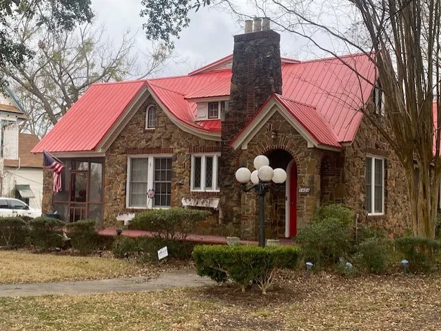 Single Family Residence For Sale in Red River (TX) County , 1404 W MAIN Street, Clarksville, Texas 75426, 3 Bedroom, 3 Bathroom, 2 Garage spaces, 3,212 Sqft, built in 1931, Price $199,000, mls#21178602, Real Estate Agent in Clarksville, Homes For Sale in Red River (TX) county, Homes For Sale in Clarksville, Realtor in Clarksville Texas, Real Estate Brokerage Independent Realty Texas, Luminita Cordes Realtor