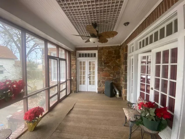 Single Family Residence For Sale in Red River (TX) County , 1404 W MAIN Street, Clarksville, Texas 75426, 3 Bedroom, 3 Bathroom, 2 Garage spaces, 3,212 Sqft, built in 1931, Price $199,000, mls#21178602, Real Estate Agent in Clarksville, Homes For Sale in Red River (TX) county, Homes For Sale in Clarksville, Realtor in Clarksville Texas, Real Estate Brokerage Independent Realty Texas, Luminita Cordes Realtor